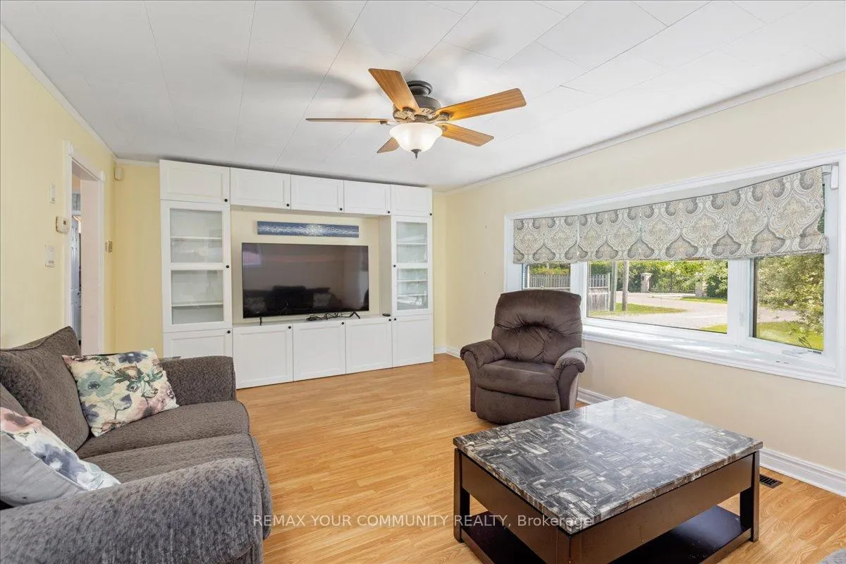 Photo 15 of 17 Farley Circle, Georgina, Historic Lakeshore Communities — HOMEH