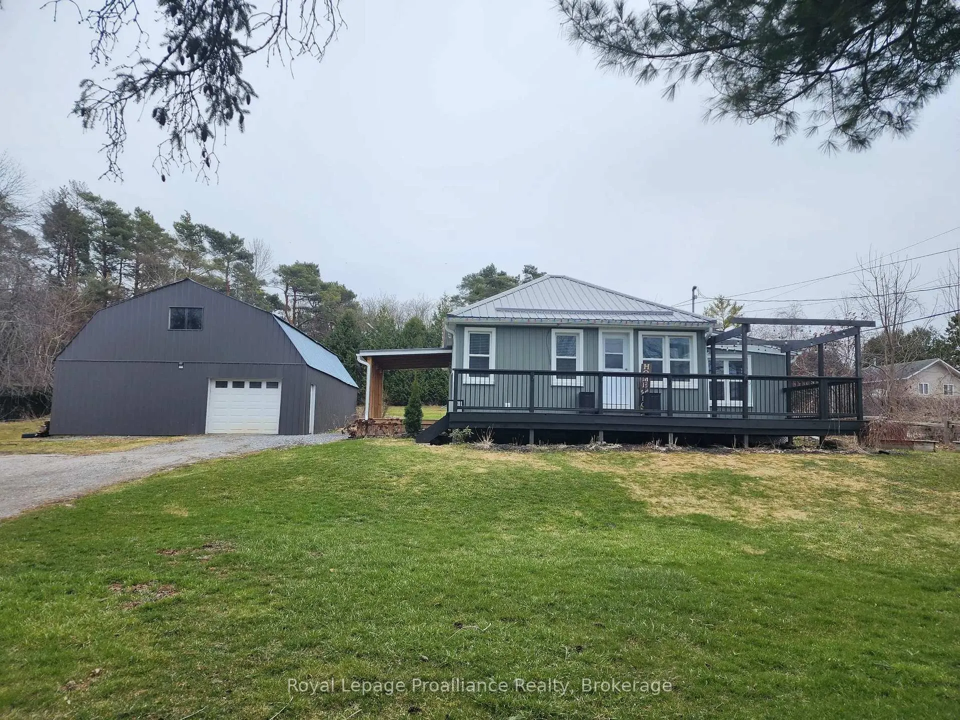 Front of 2307 County Rd 3