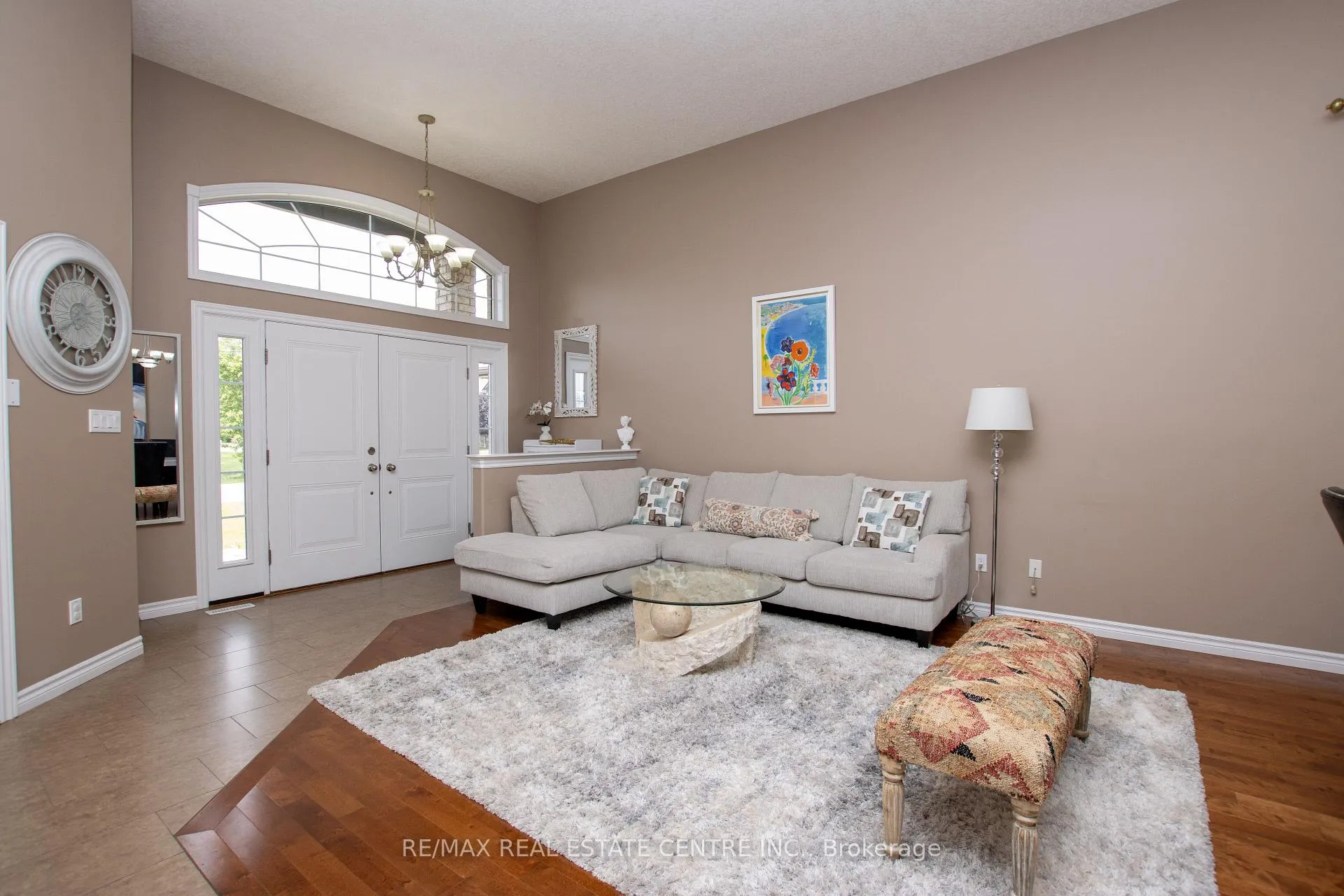 Photo 3 of 2878 Devon Road, London, South W — HOMEH