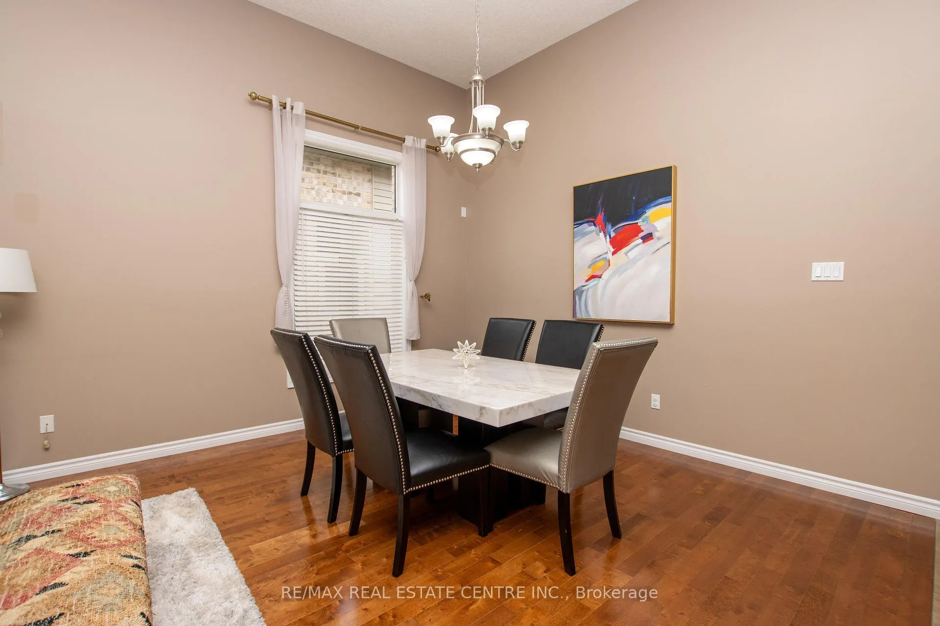 Photo 4 of 2878 Devon Road, London, South W — HOMEH