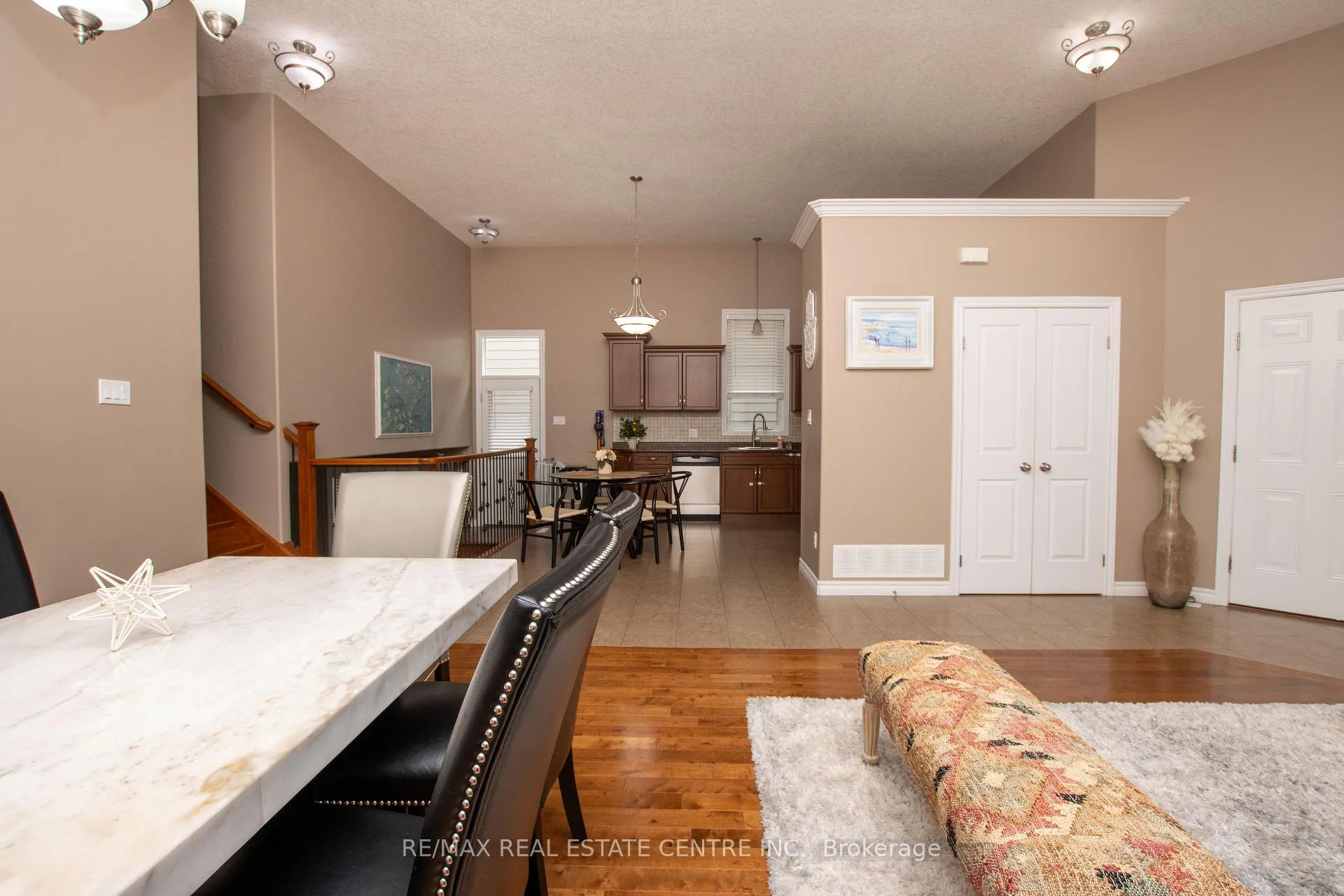 Photo 8 of 2878 Devon Road, London, South W — HOMEH