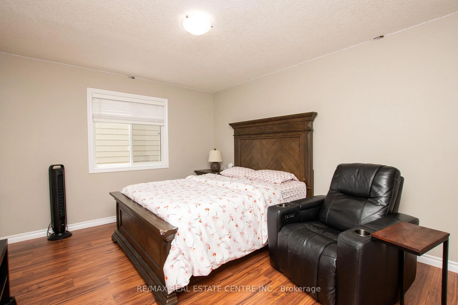 Photo 12 of 2878 Devon Road, London, South W — HOMEH