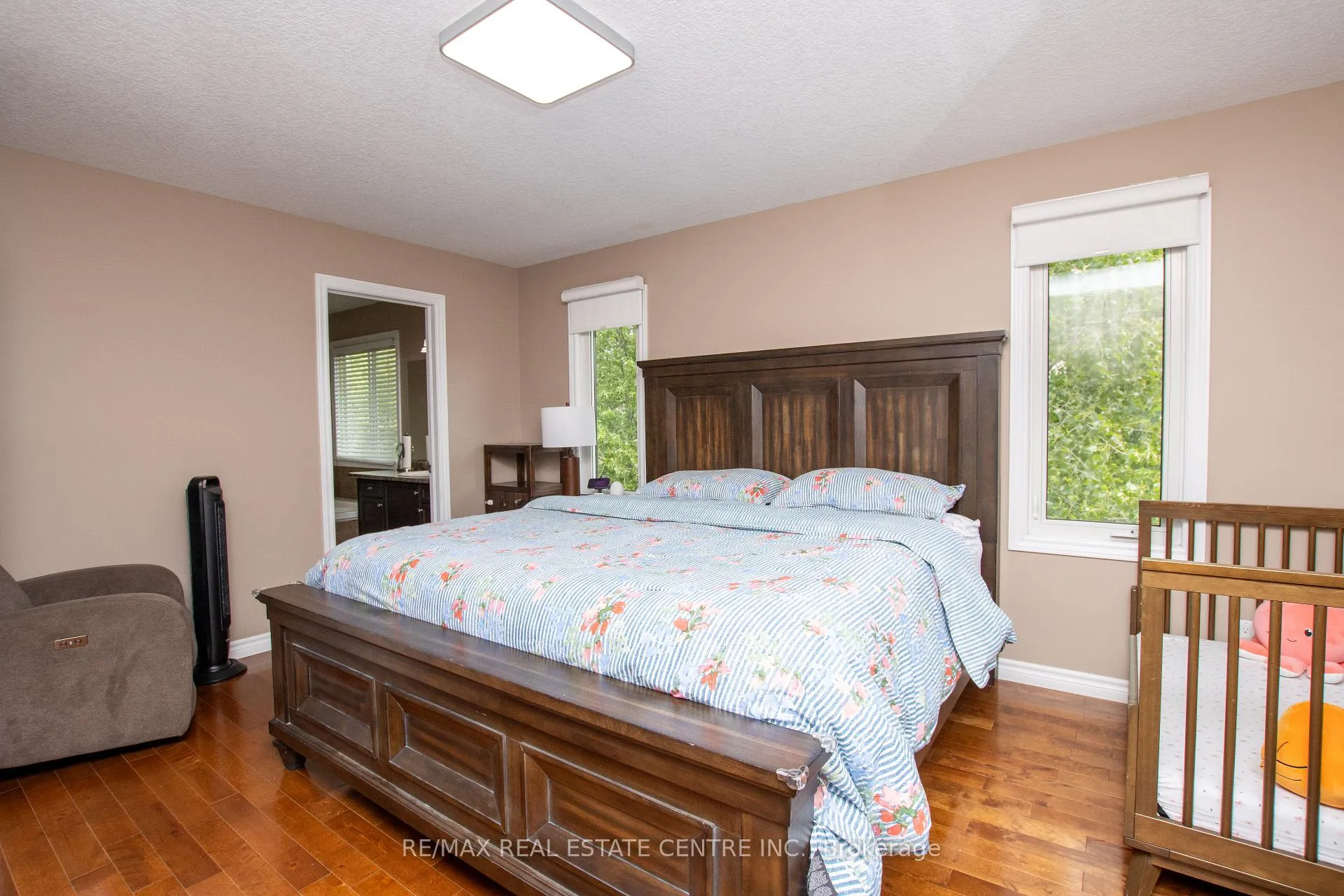 Photo 15 of 2878 Devon Road, London, South W — HOMEH