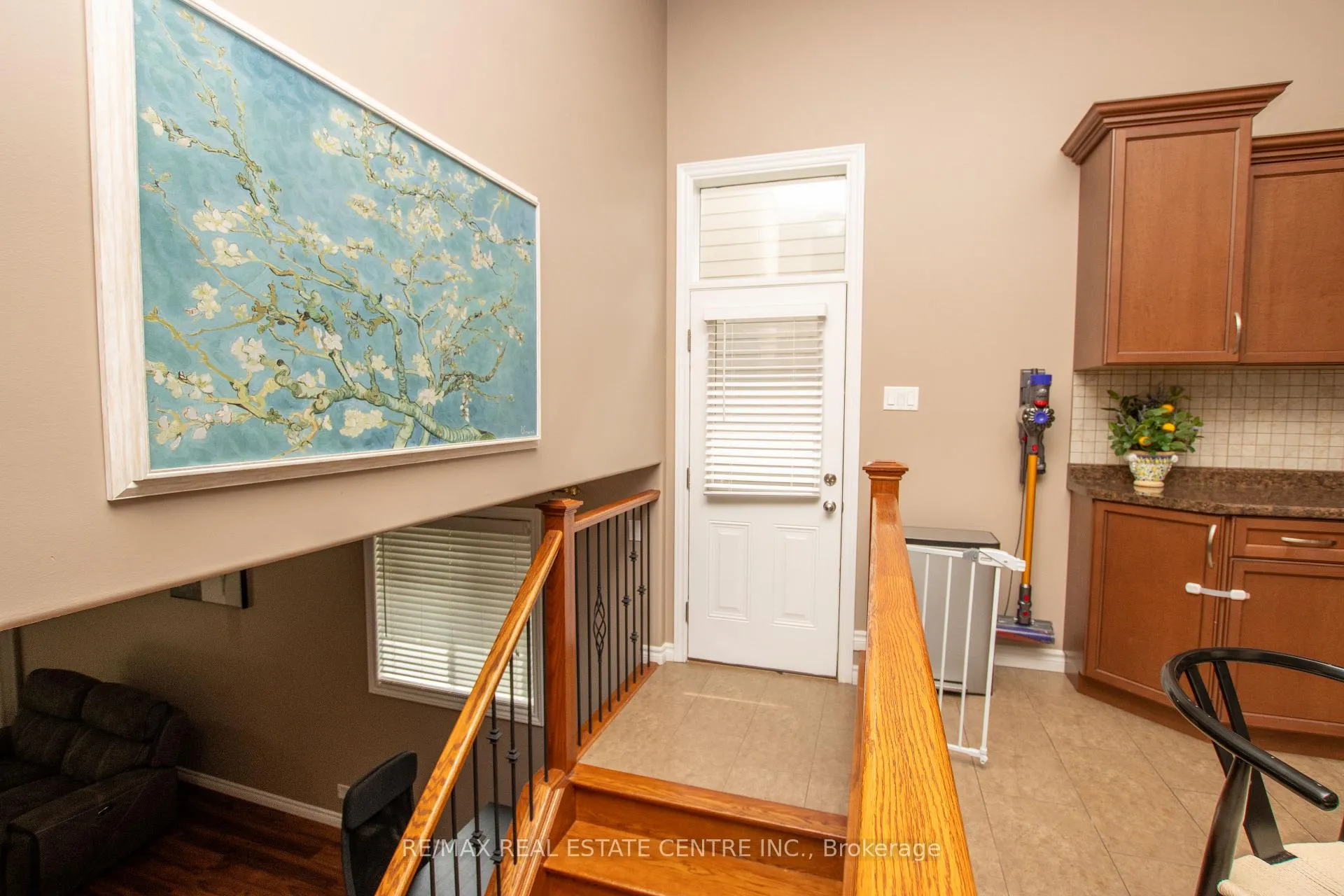 Photo 20 of 2878 Devon Road, London, South W — HOMEH