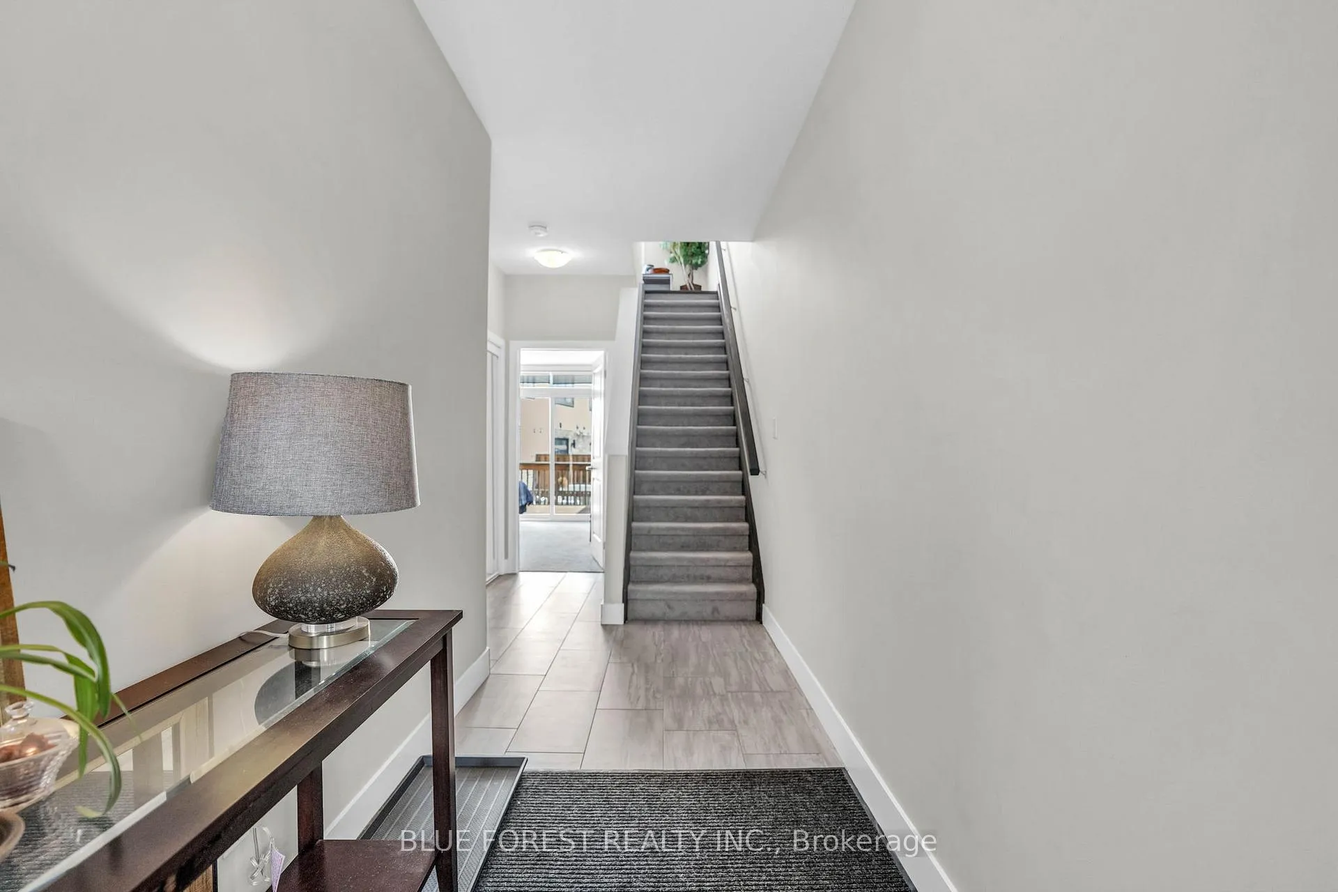 Photo 2 of Unit 4, 2070 Meadowgate Boulevard, London, South U — HOMEH