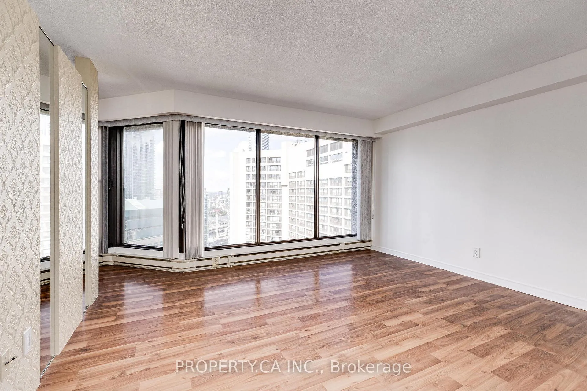 Photo 3 of Unit 3209, 65 Harbour Square, Toronto, Waterfront Communities — HOMEH