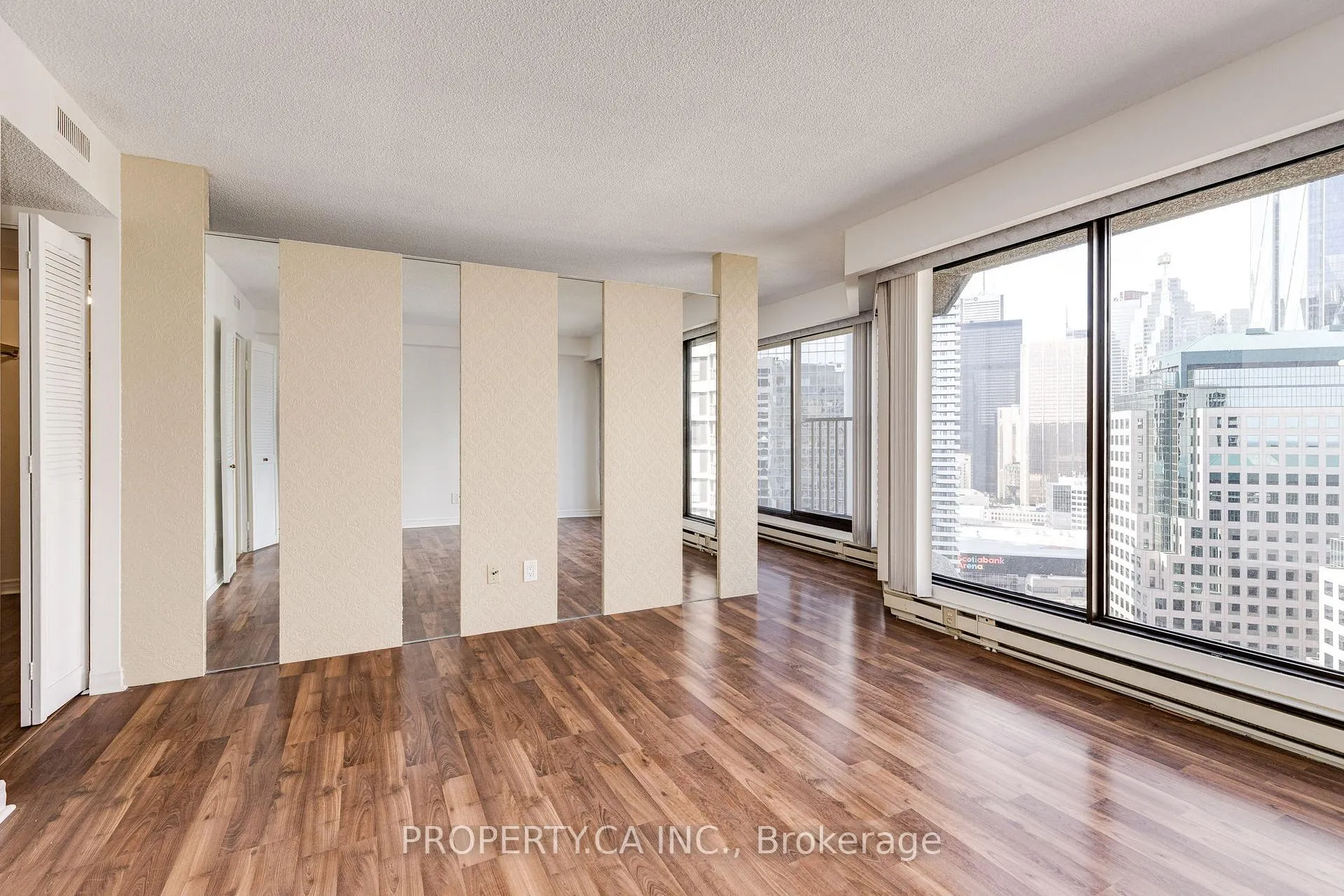 Photo 4 of Unit 3209, 65 Harbour Square, Toronto, Waterfront Communities — HOMEH