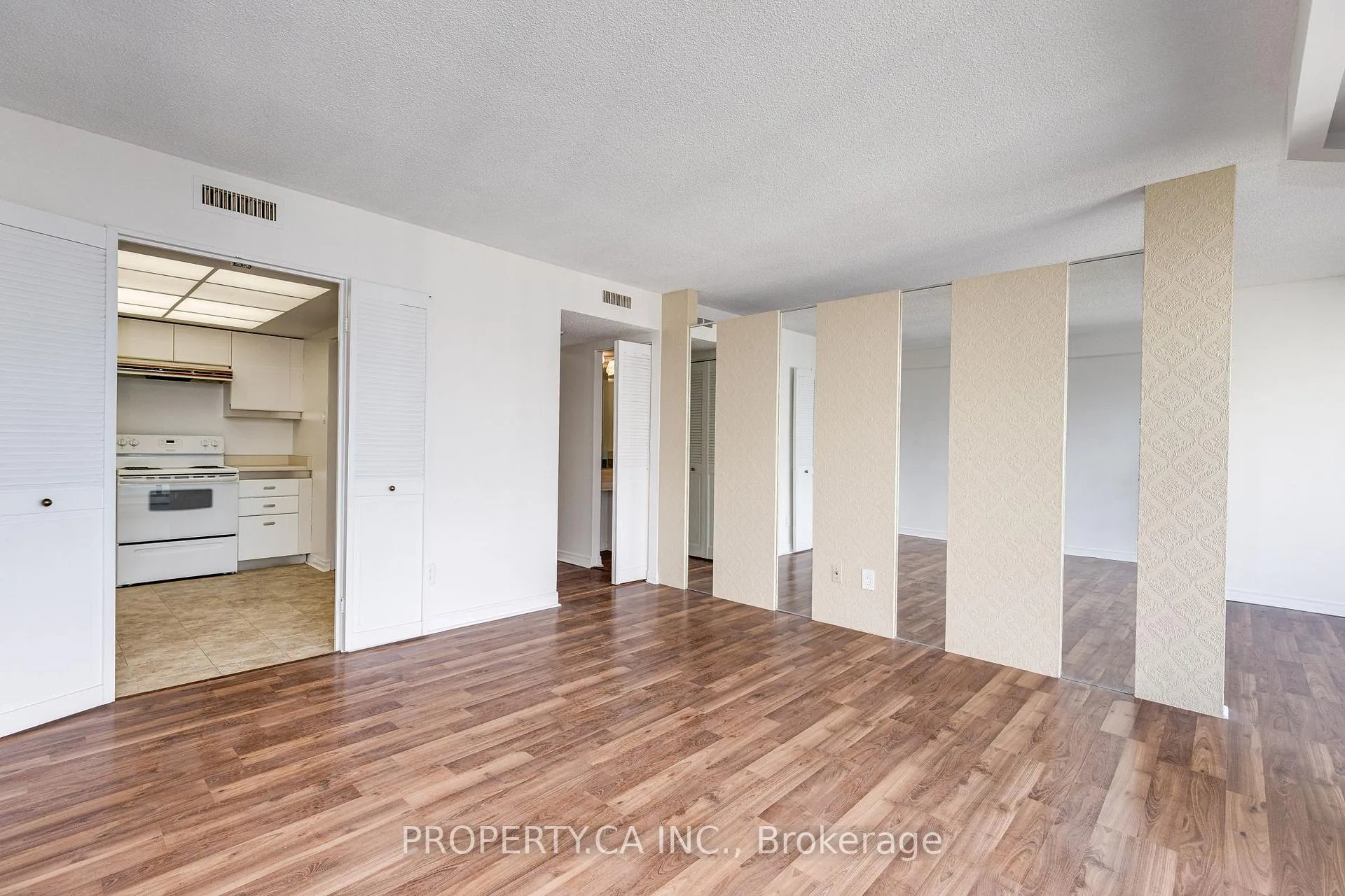 Photo 5 of Unit 3209, 65 Harbour Square, Toronto, Waterfront Communities — HOMEH