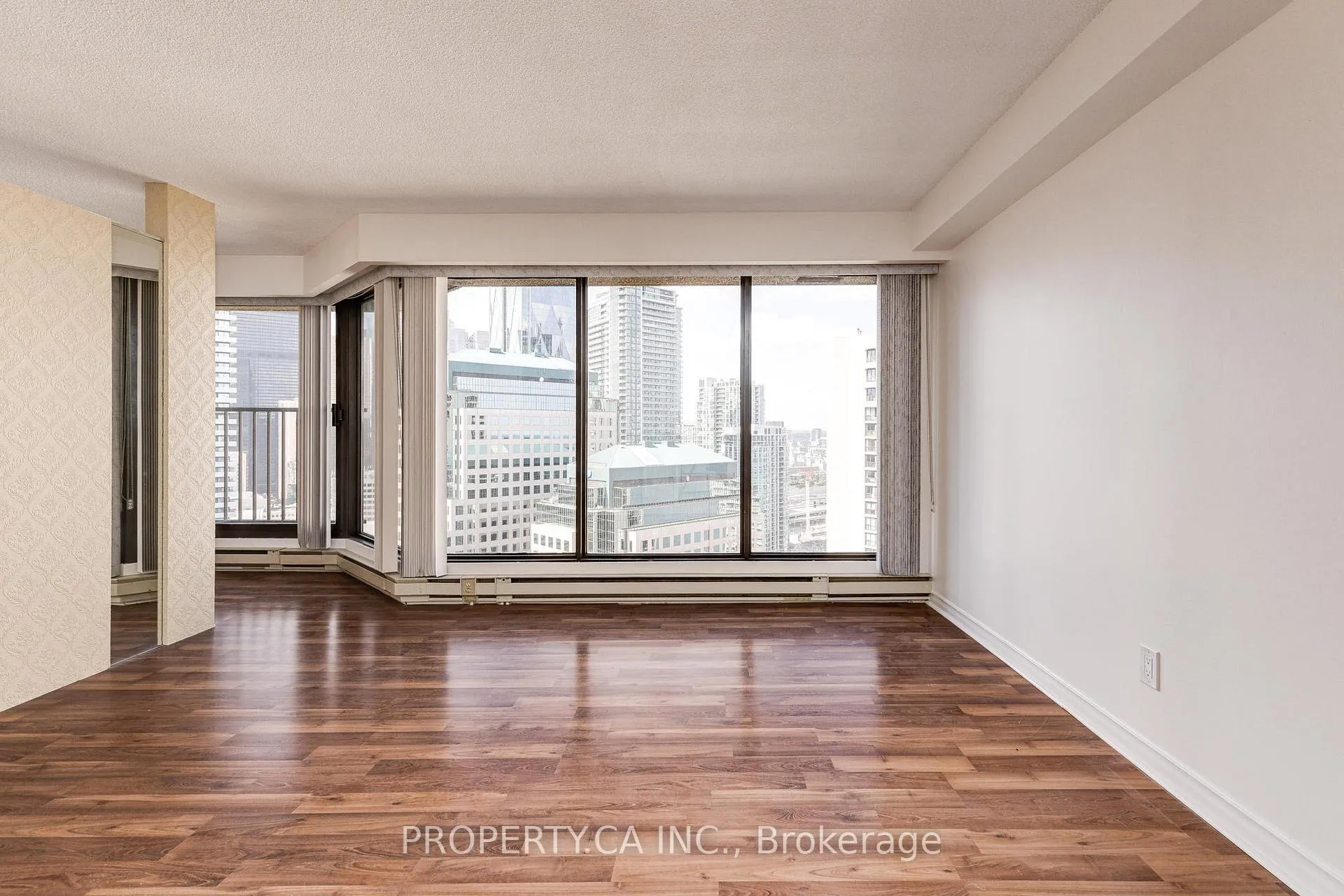 Photo 6 of Unit 3209, 65 Harbour Square, Toronto, Waterfront Communities — HOMEH