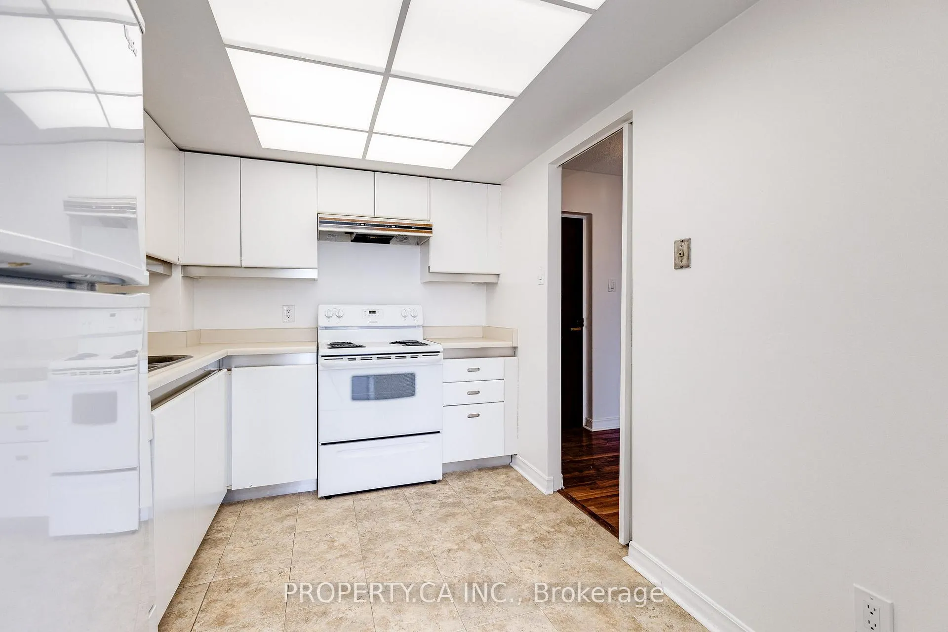 Photo 8 of Unit 3209, 65 Harbour Square, Toronto, Waterfront Communities — HOMEH