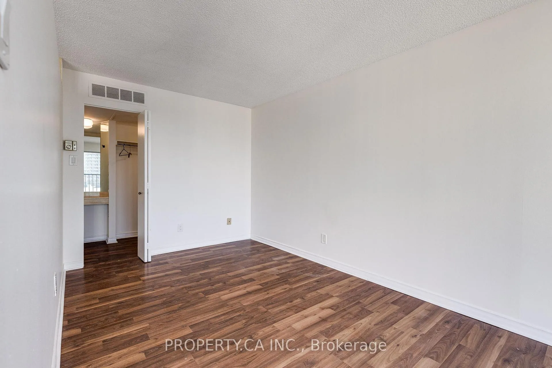 Photo 14 of Unit 3209, 65 Harbour Square, Toronto, Waterfront Communities — HOMEH