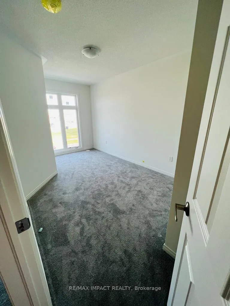 Photo 5 of 1475 Grand Prairie Path E, Oshawa, Pinecrest — HOMEH