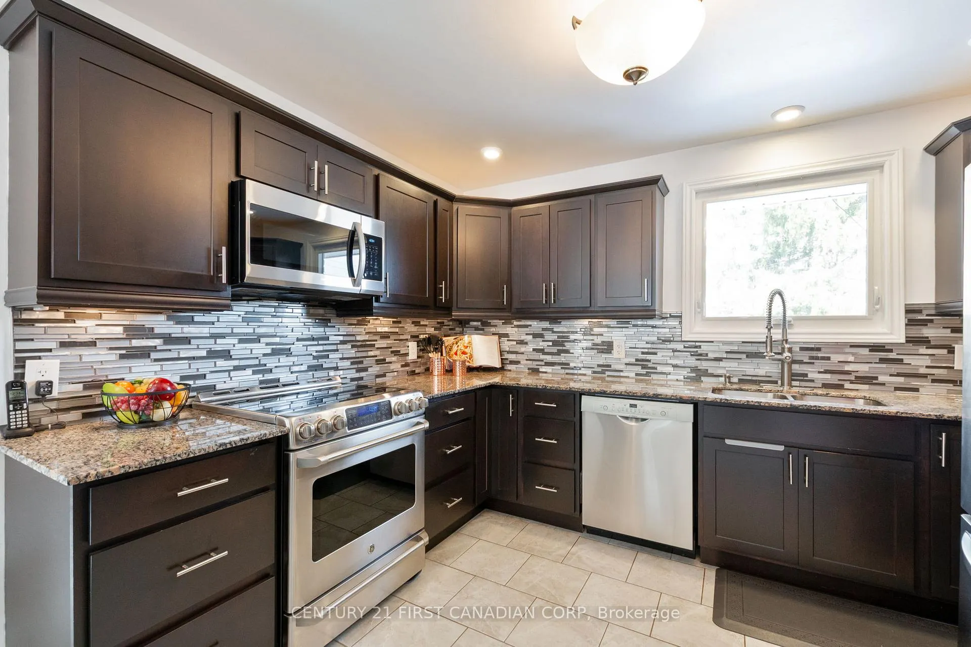 Photo 13 of 1099 Byron Baseline Road, London, South K — HOMEH