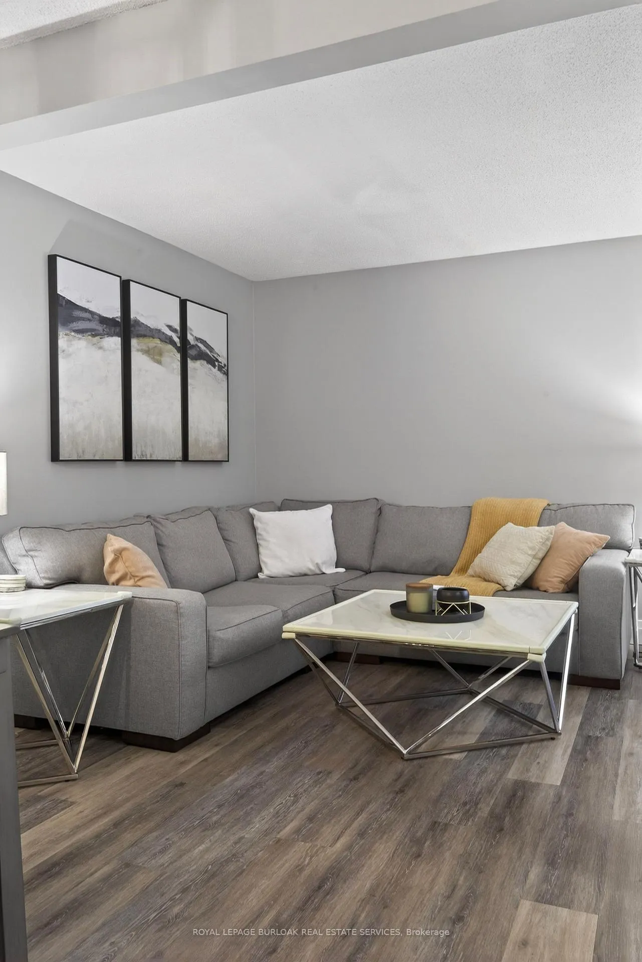 Photo 8 of Unit 1, 2185 Fairchild Boulevard, Burlington, Tyandaga — HOMEH