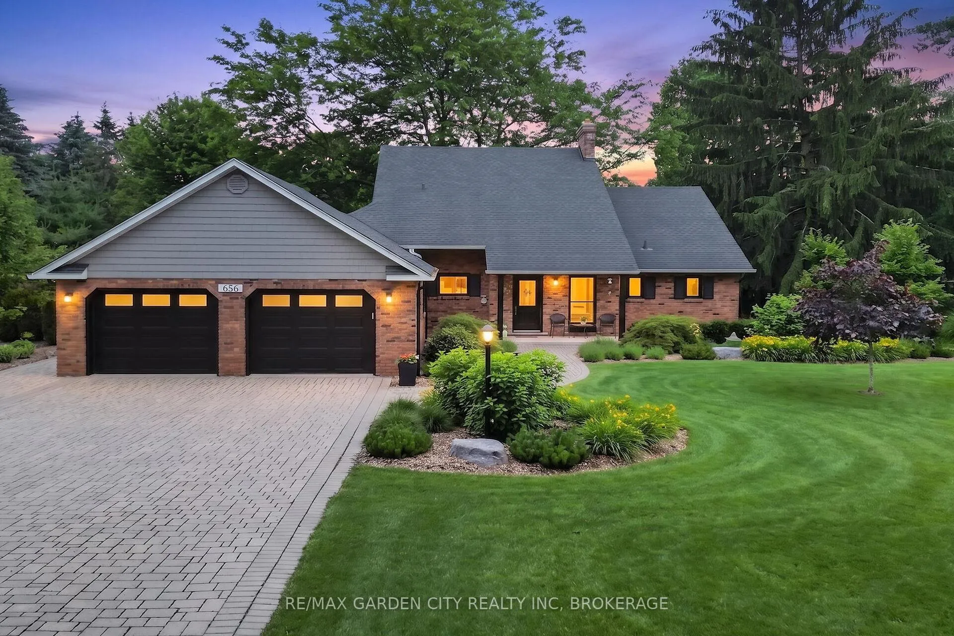 Photo 2 of 656 Memorial Drive, Pelham, Fenwick — HOMEH
