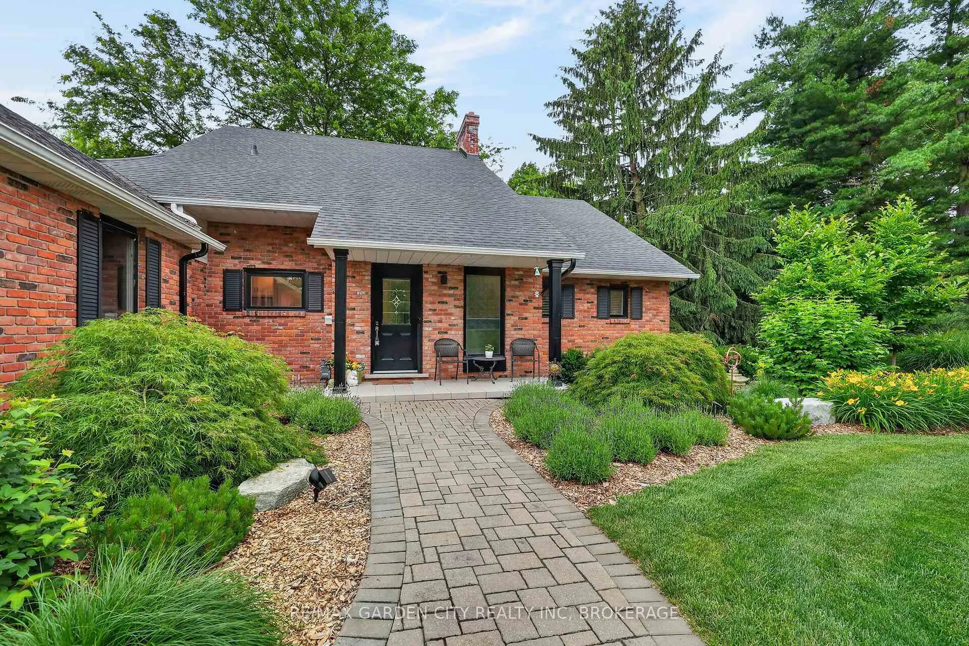 Photo 5 of 656 Memorial Drive, Pelham, Fenwick — HOMEH