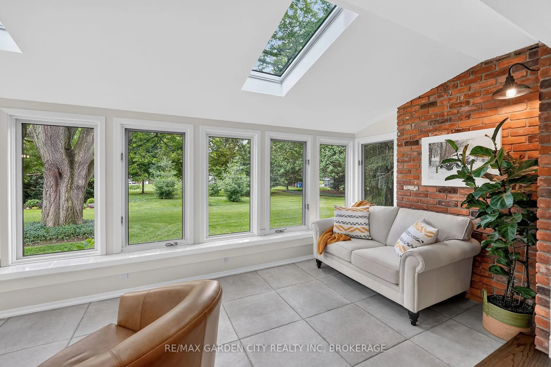 Photo 9 of 656 Memorial Drive, Pelham, Fenwick — HOMEH