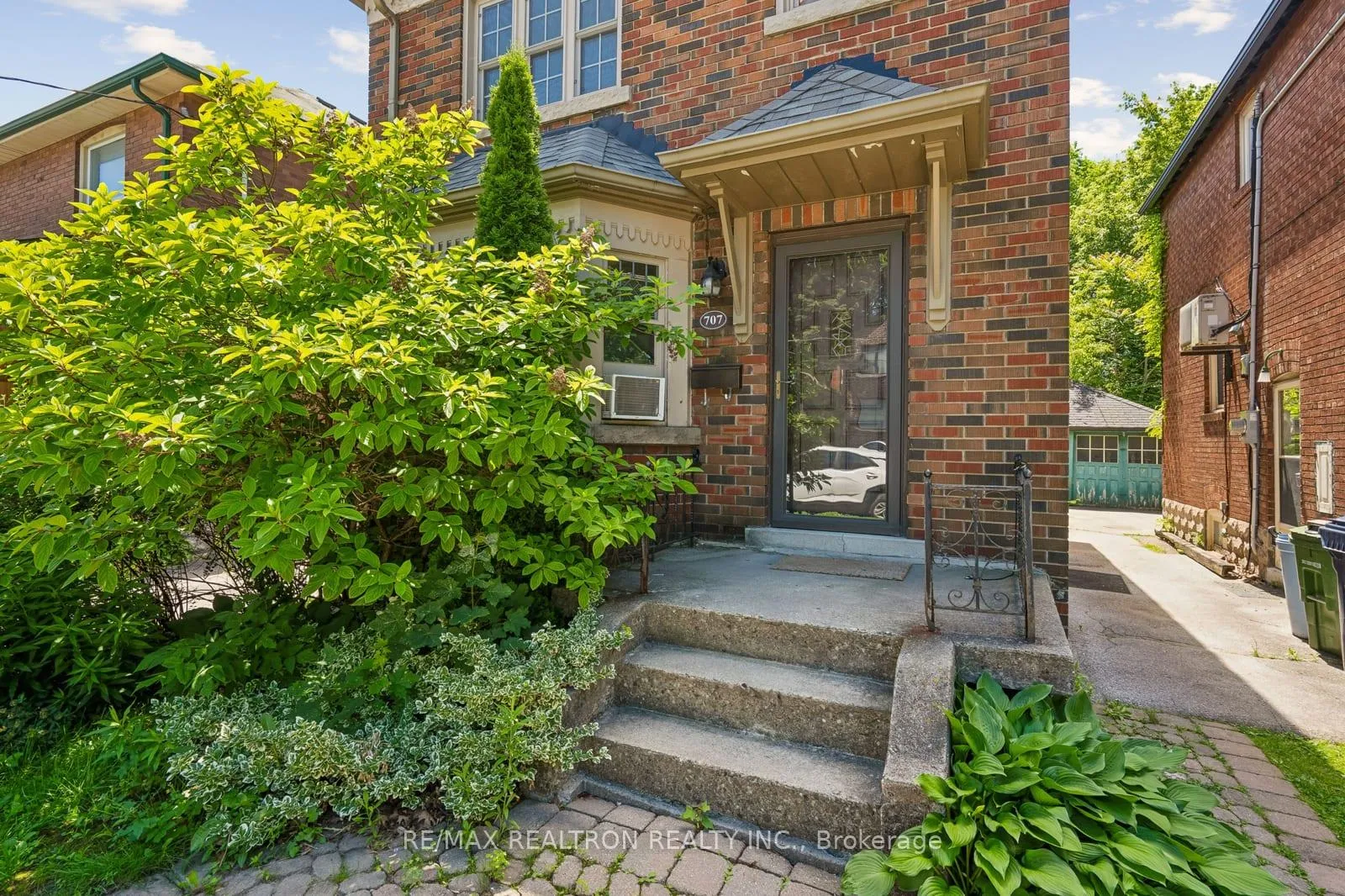 Photo 2 of 707 Hillsdale Avenue E, Toronto, Mount Pleasant East — HOMEH