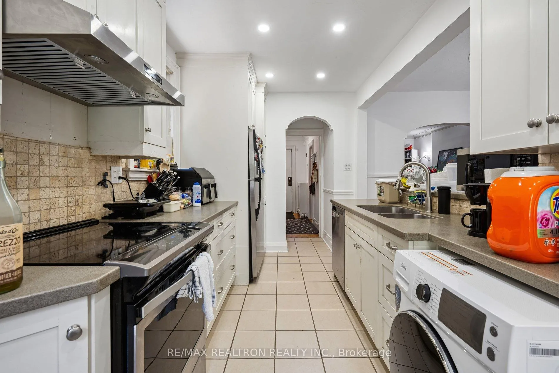 Photo 18 of 707 Hillsdale Avenue E, Toronto, Mount Pleasant East — HOMEH
