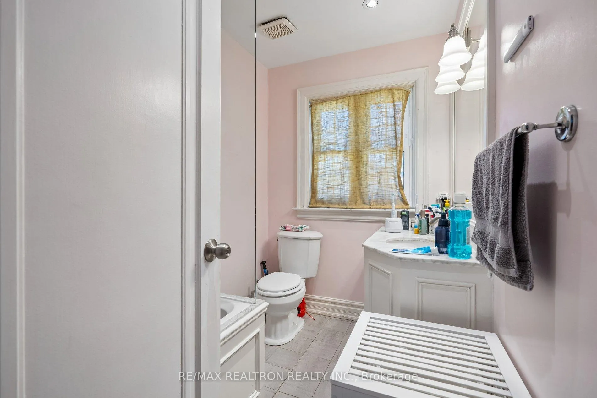 Photo 32 of 707 Hillsdale Avenue E, Toronto, Mount Pleasant East — HOMEH