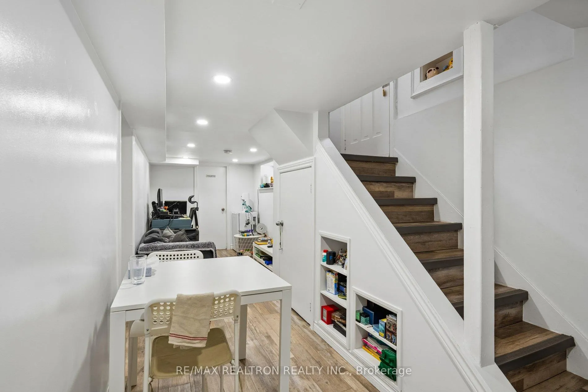 Photo 35 of 707 Hillsdale Avenue E, Toronto, Mount Pleasant East — HOMEH