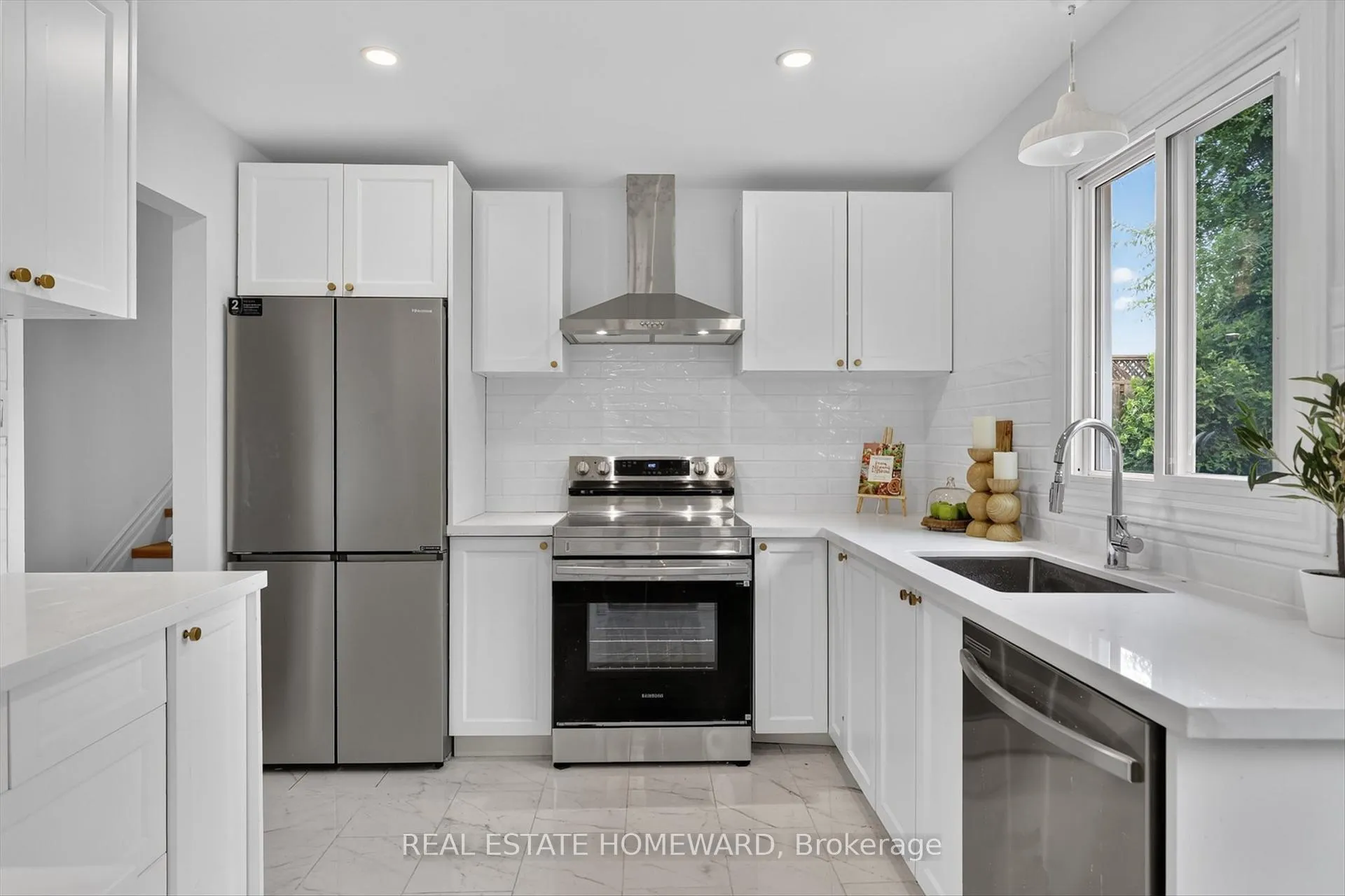 Photo 1 of 1569 Redwood Drive, Peterborough, Monaghan Ward 2 — HOMEH
