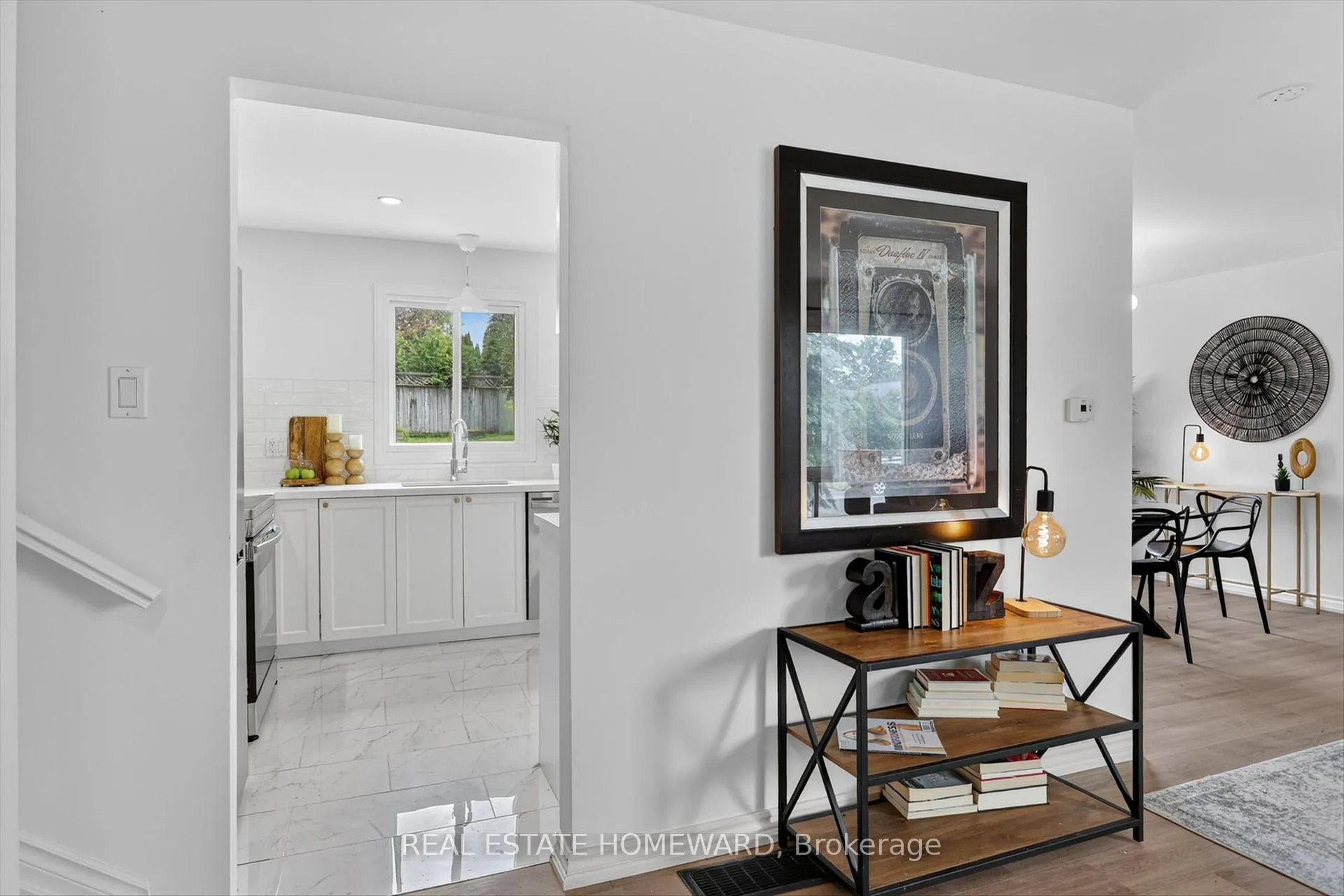 Photo 5 of 1569 Redwood Drive, Peterborough, Monaghan Ward 2 — HOMEH