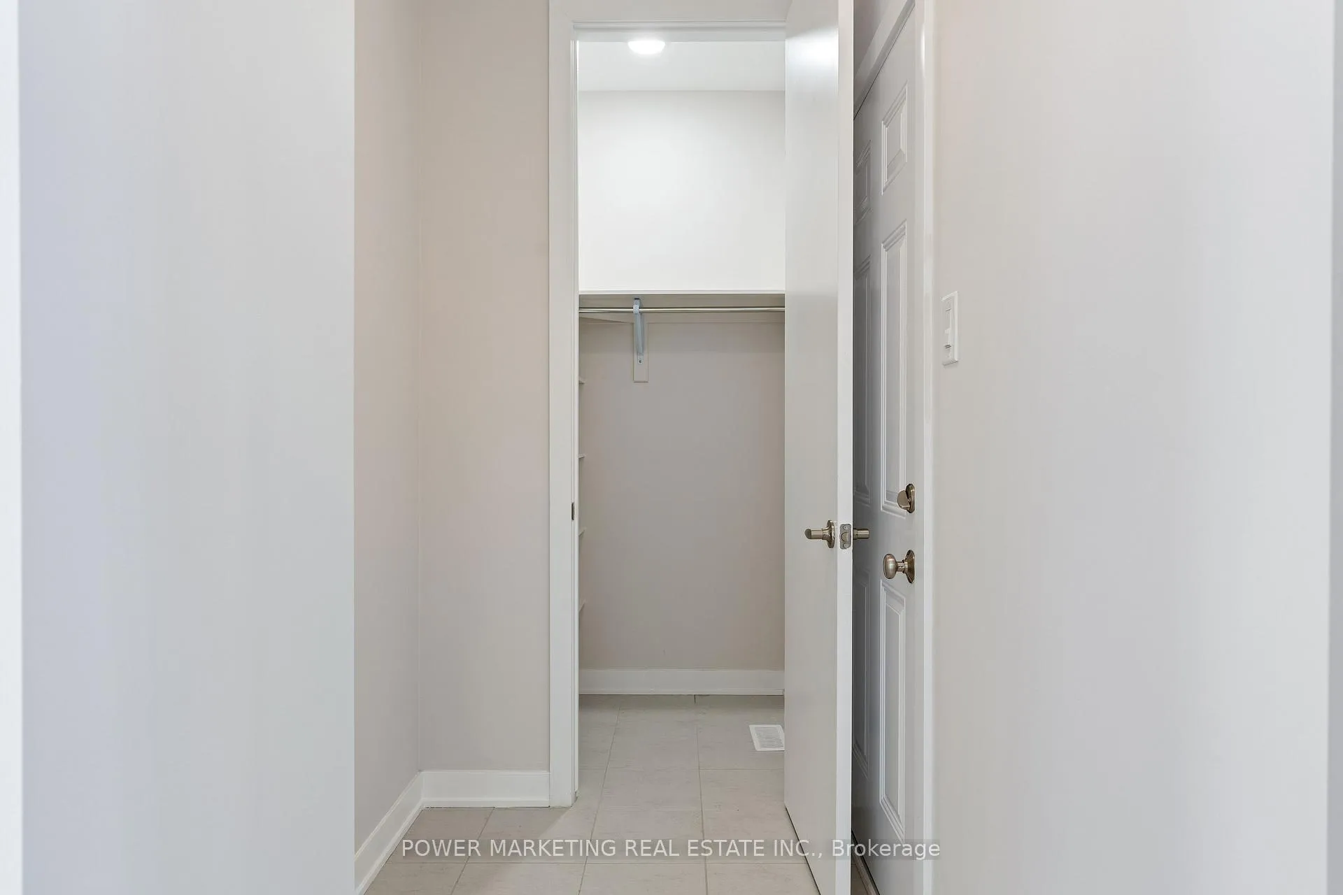 Photo 7 of 448 Epoch Street, Ottawa, Barrhaven - Half Moon Bay — HOMEH