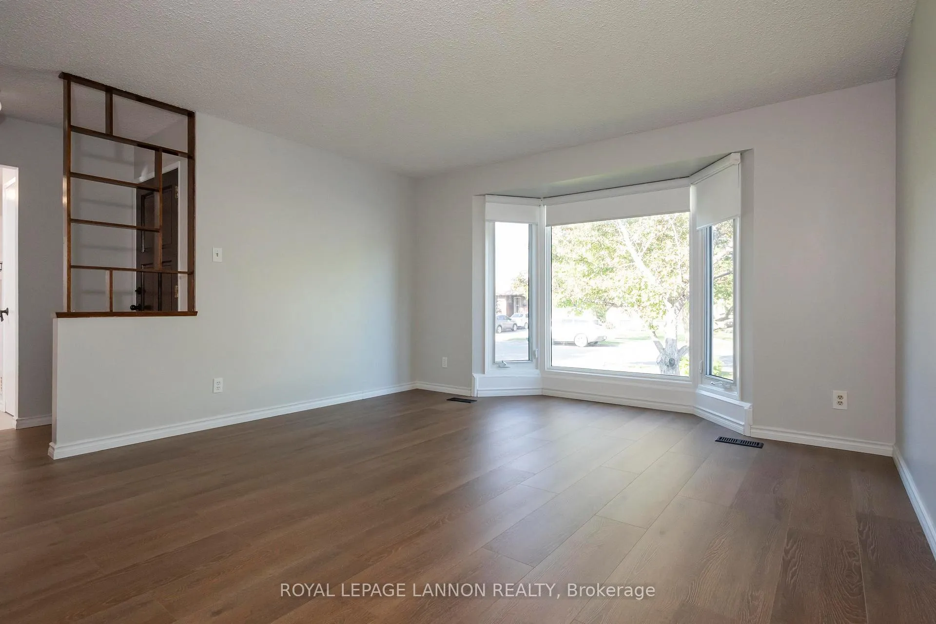 Photo 2 of 103 Elron Cres, Thunder Bay, College Park — HOMEH