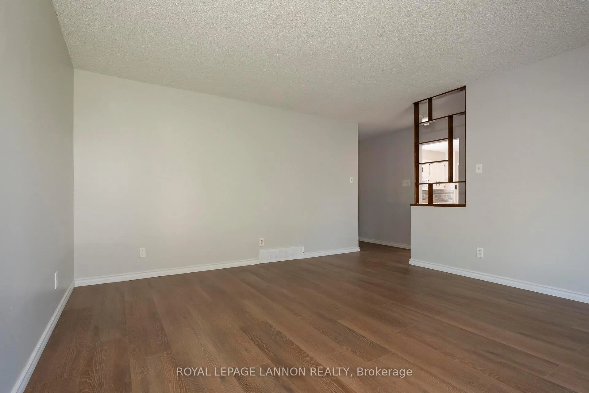 Photo 3 of 103 Elron Cres, Thunder Bay, College Park — HOMEH