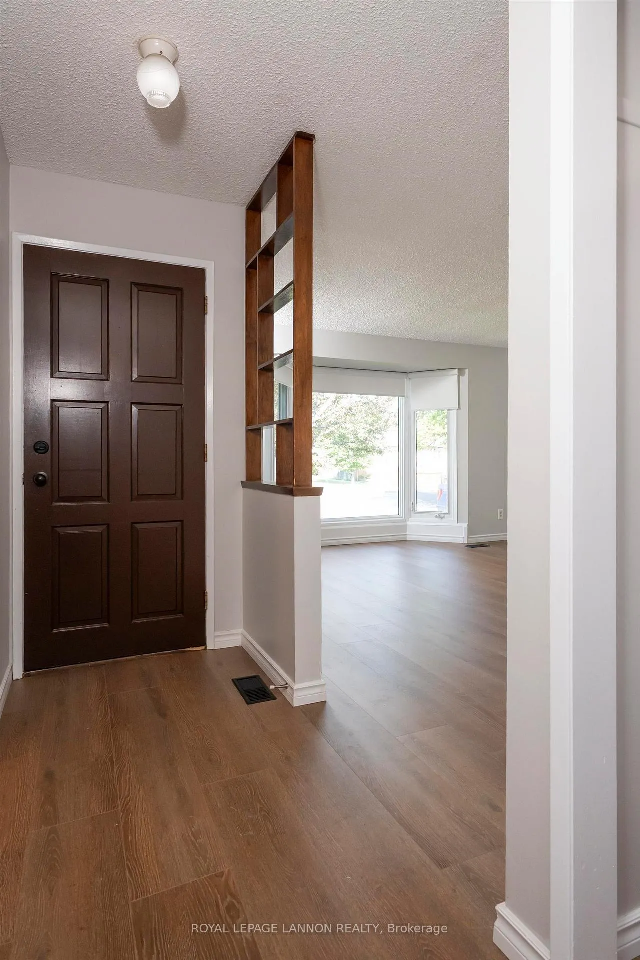 Photo 5 of 103 Elron Cres, Thunder Bay, College Park — HOMEH