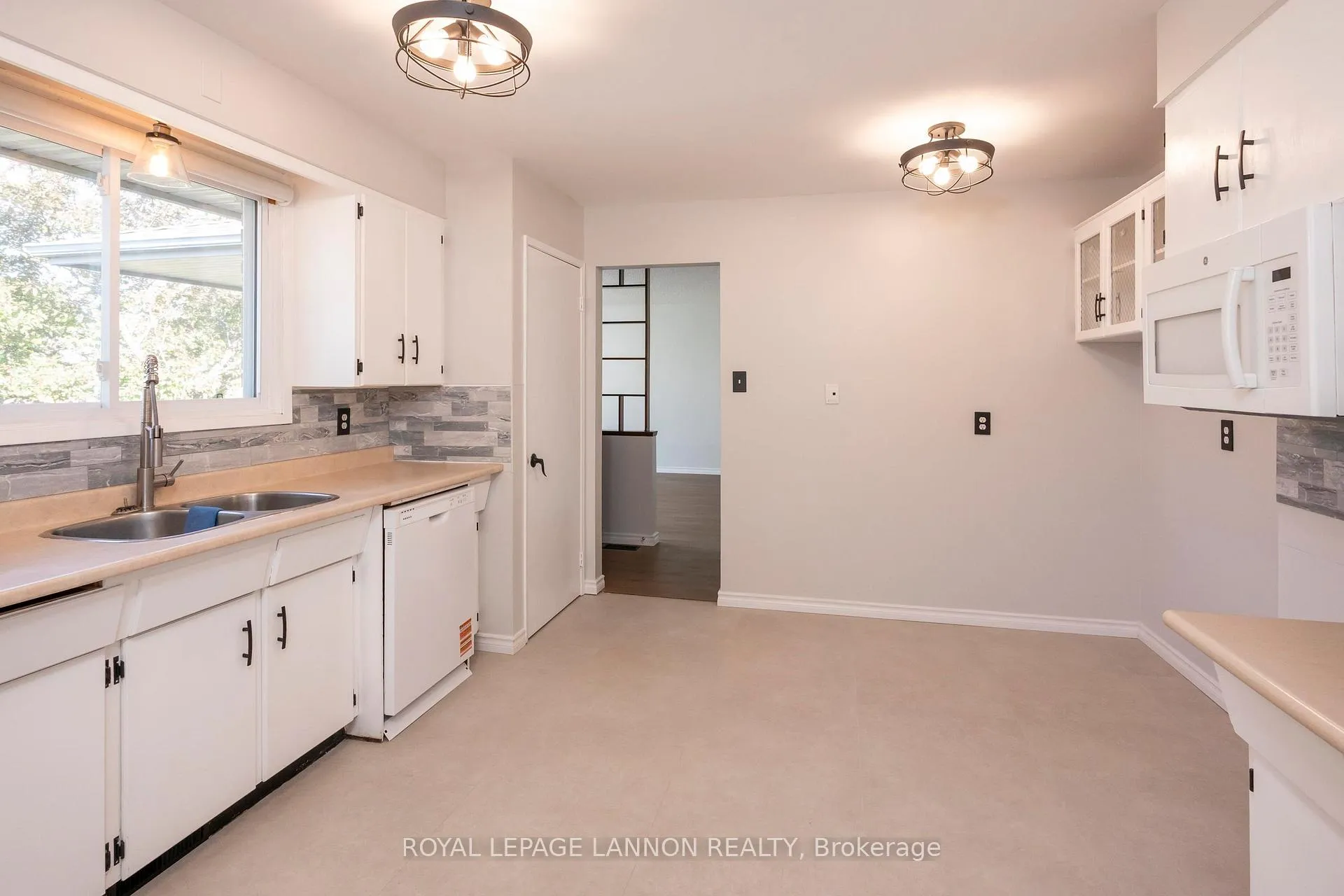 Photo 6 of 103 Elron Cres, Thunder Bay, College Park — HOMEH