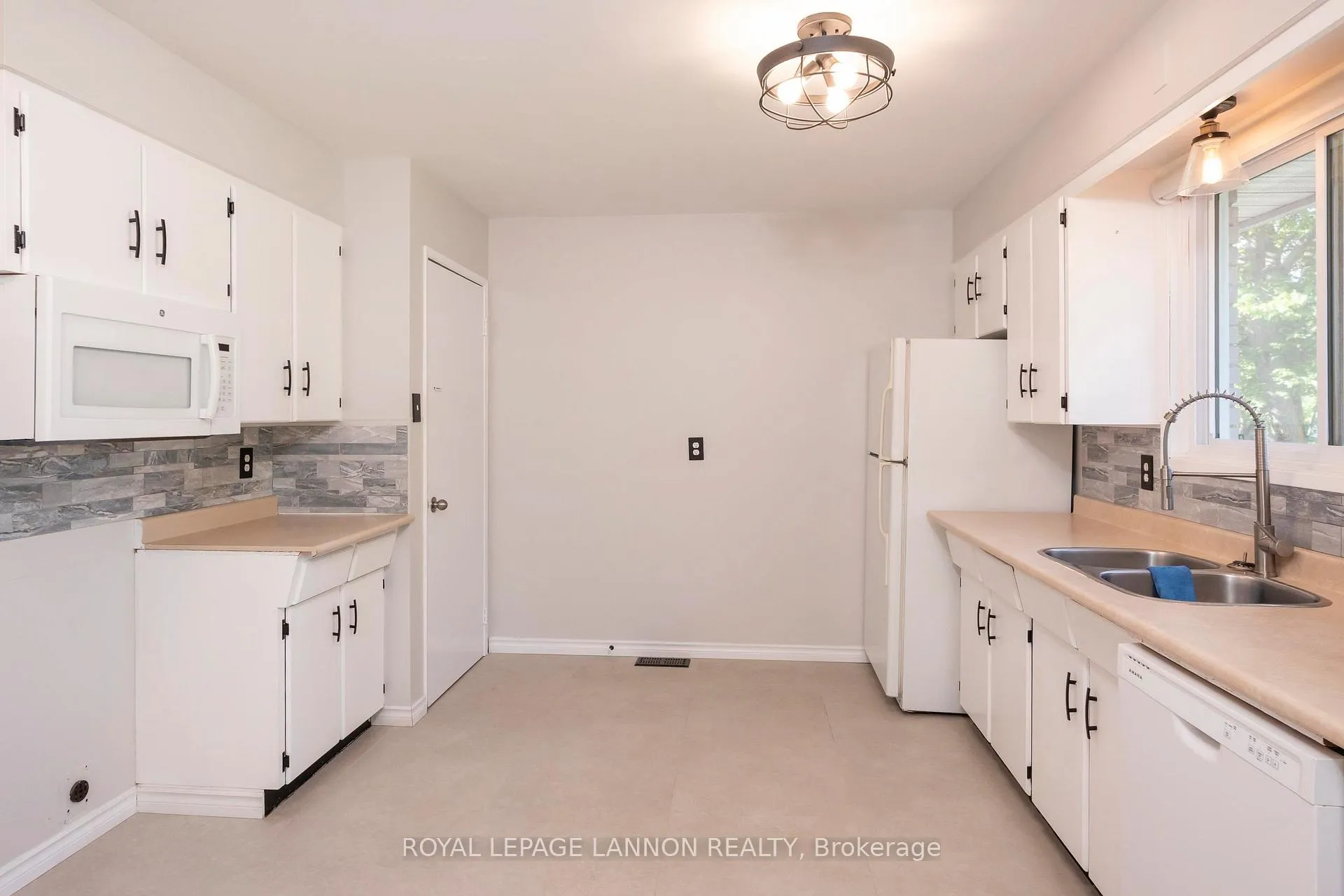Photo 7 of 103 Elron Cres, Thunder Bay, College Park — HOMEH