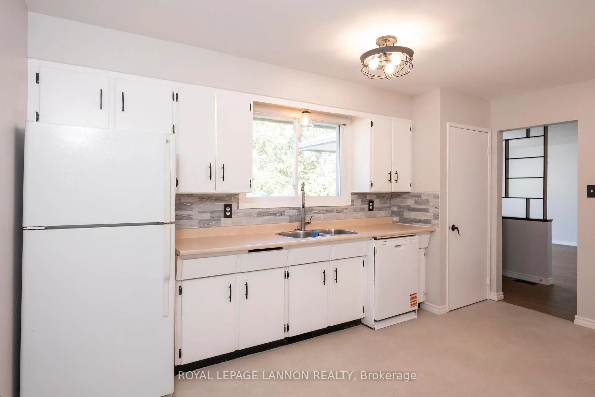 Photo 9 of 103 Elron Cres, Thunder Bay, College Park — HOMEH