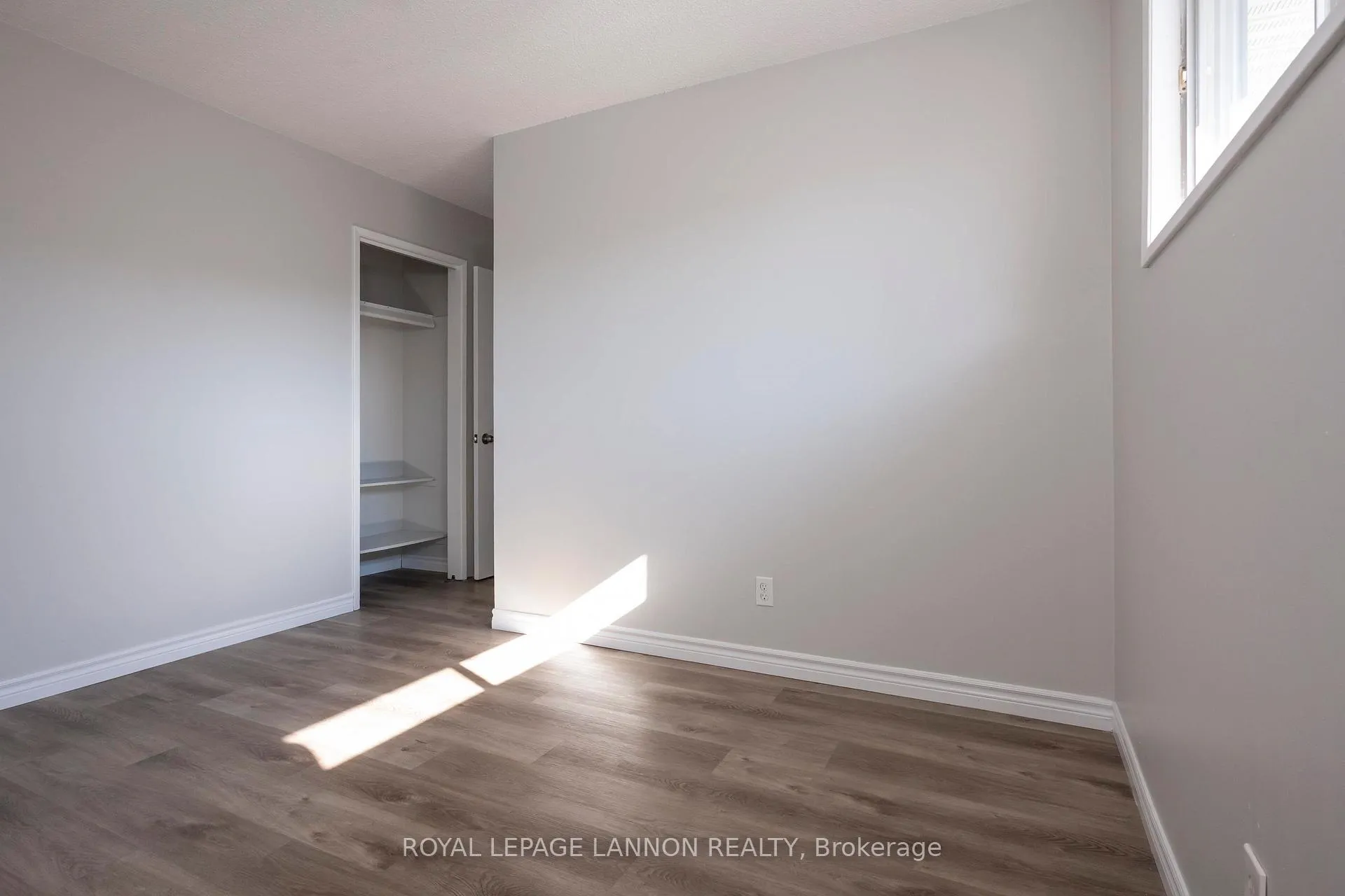Photo 13 of 103 Elron Cres, Thunder Bay, College Park — HOMEH