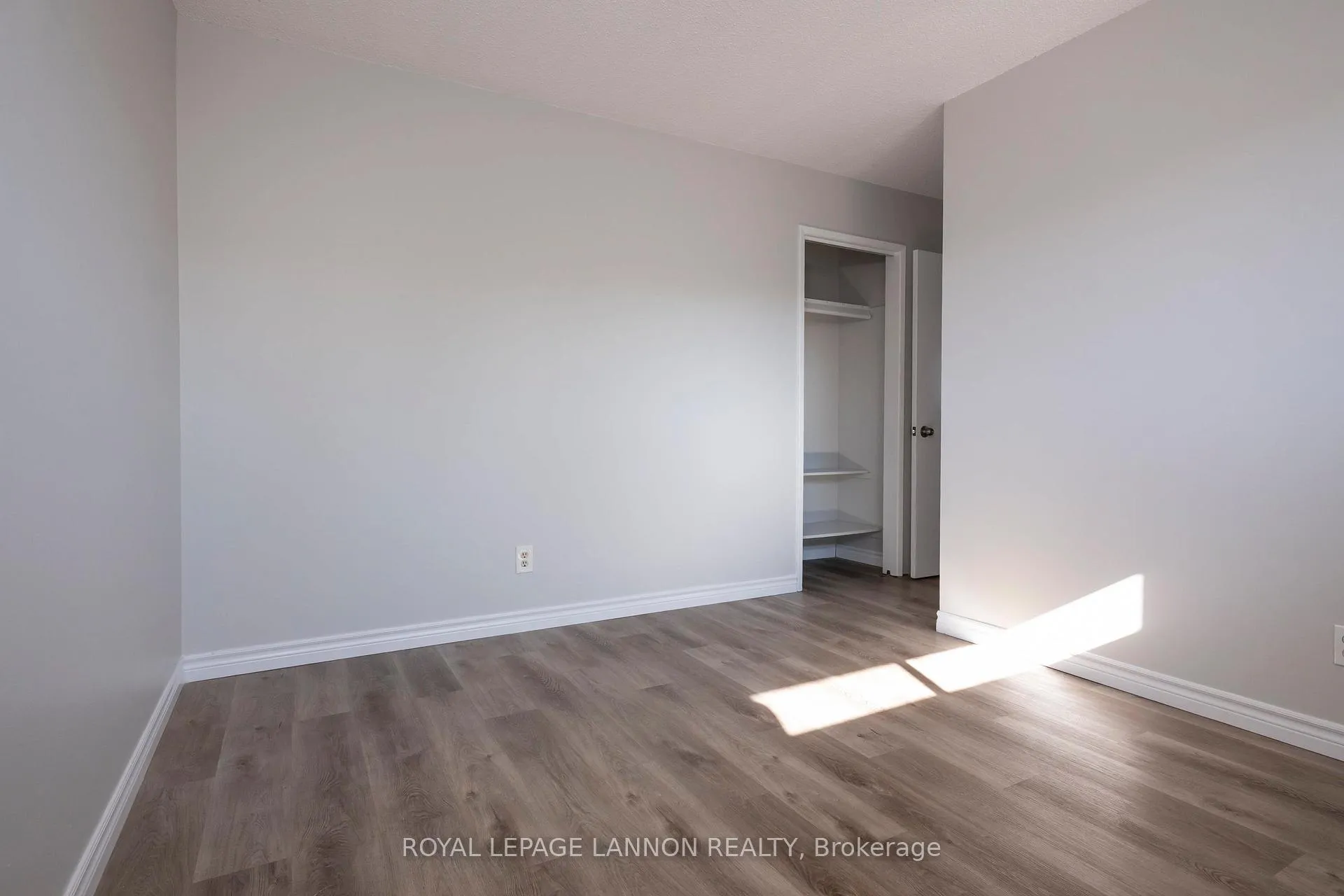 Photo 14 of 103 Elron Cres, Thunder Bay, College Park — HOMEH