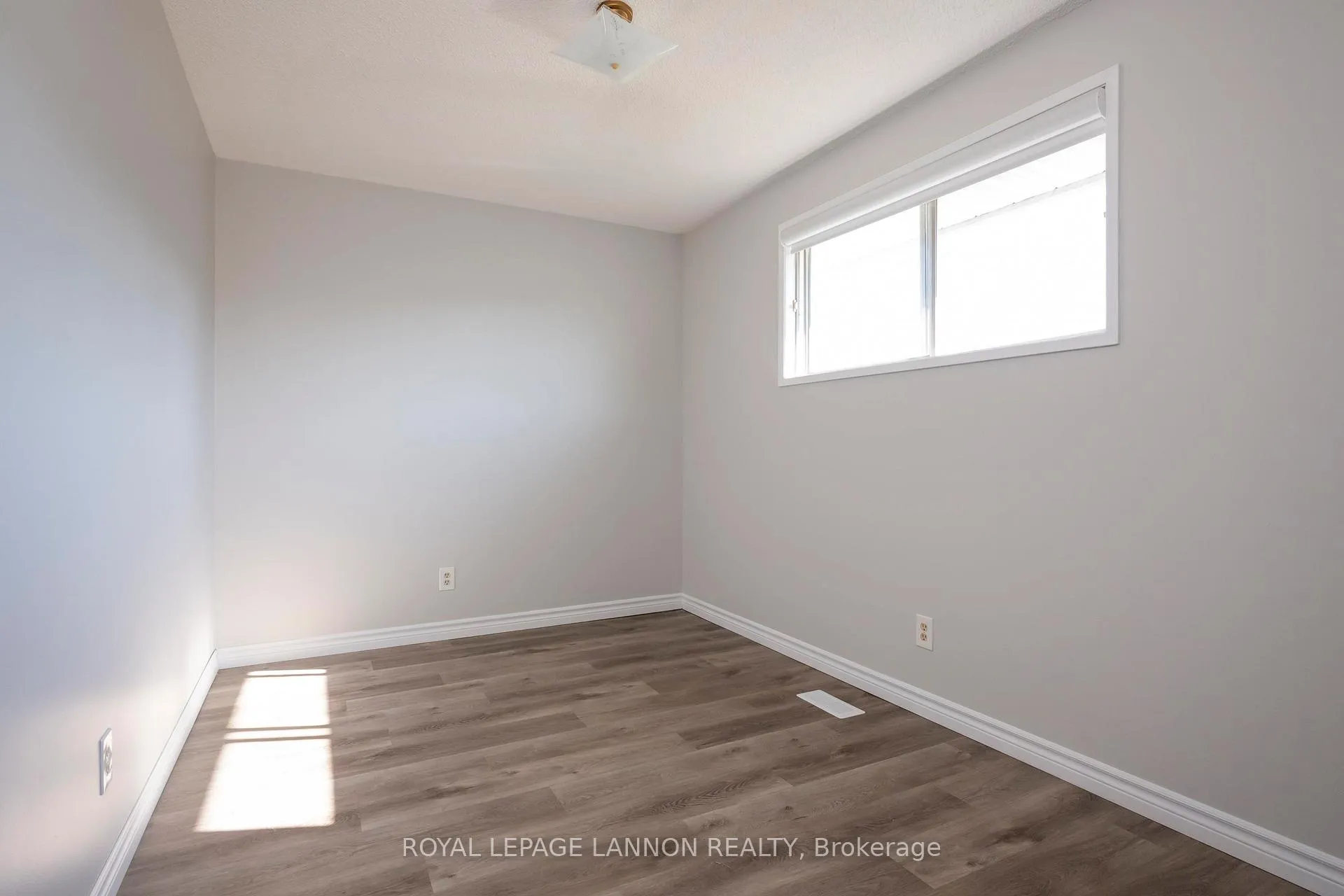 Photo 17 of 103 Elron Cres, Thunder Bay, College Park — HOMEH