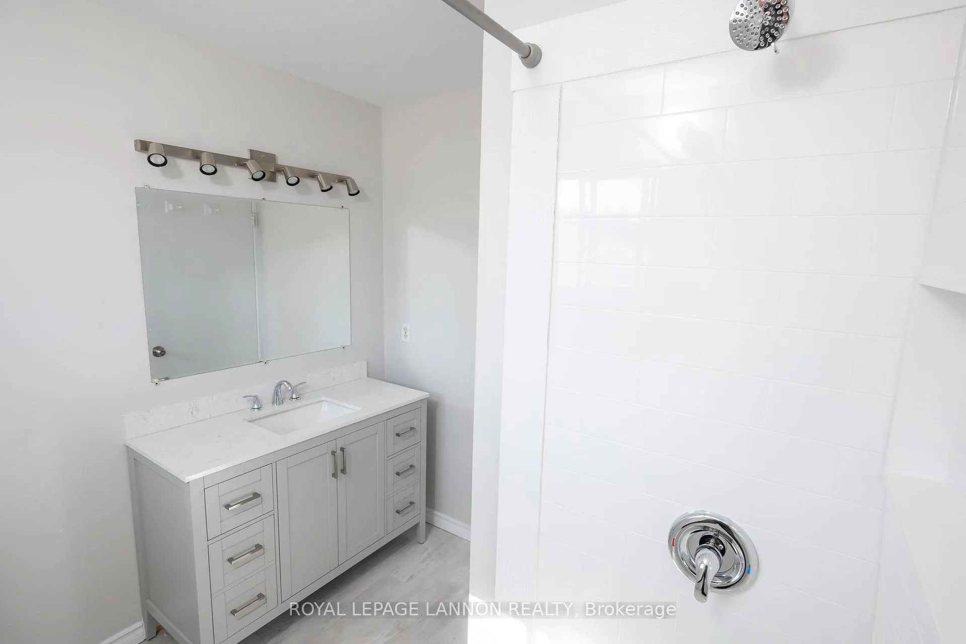 Photo 20 of 103 Elron Cres, Thunder Bay, College Park — HOMEH