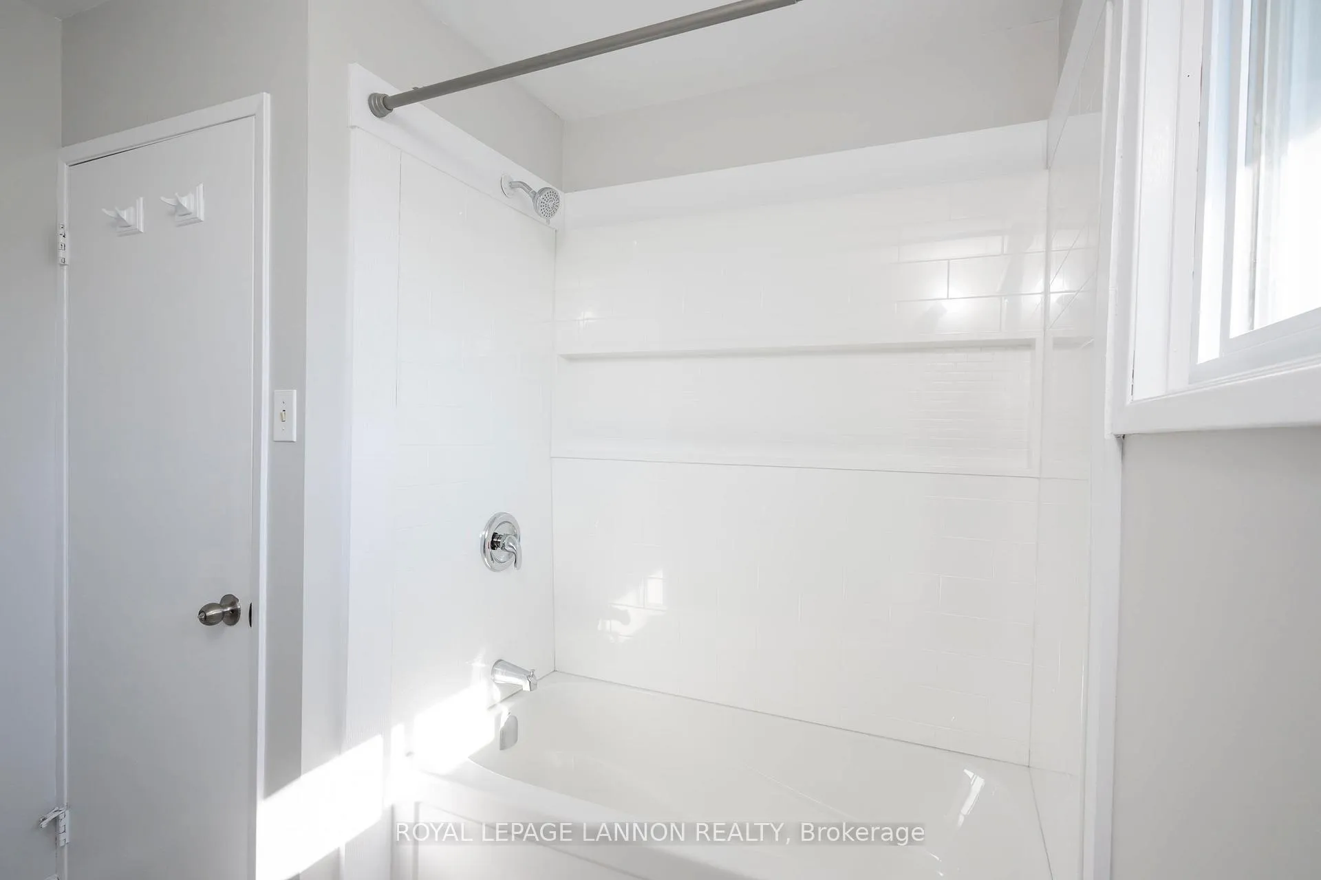 Photo 21 of 103 Elron Cres, Thunder Bay, College Park — HOMEH