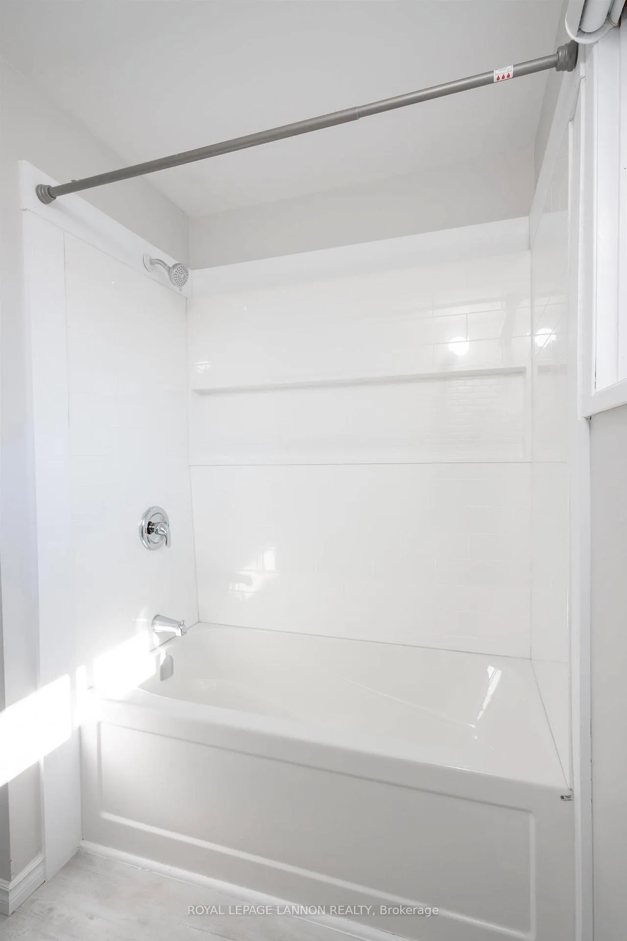 Photo 23 of 103 Elron Cres, Thunder Bay, College Park — HOMEH