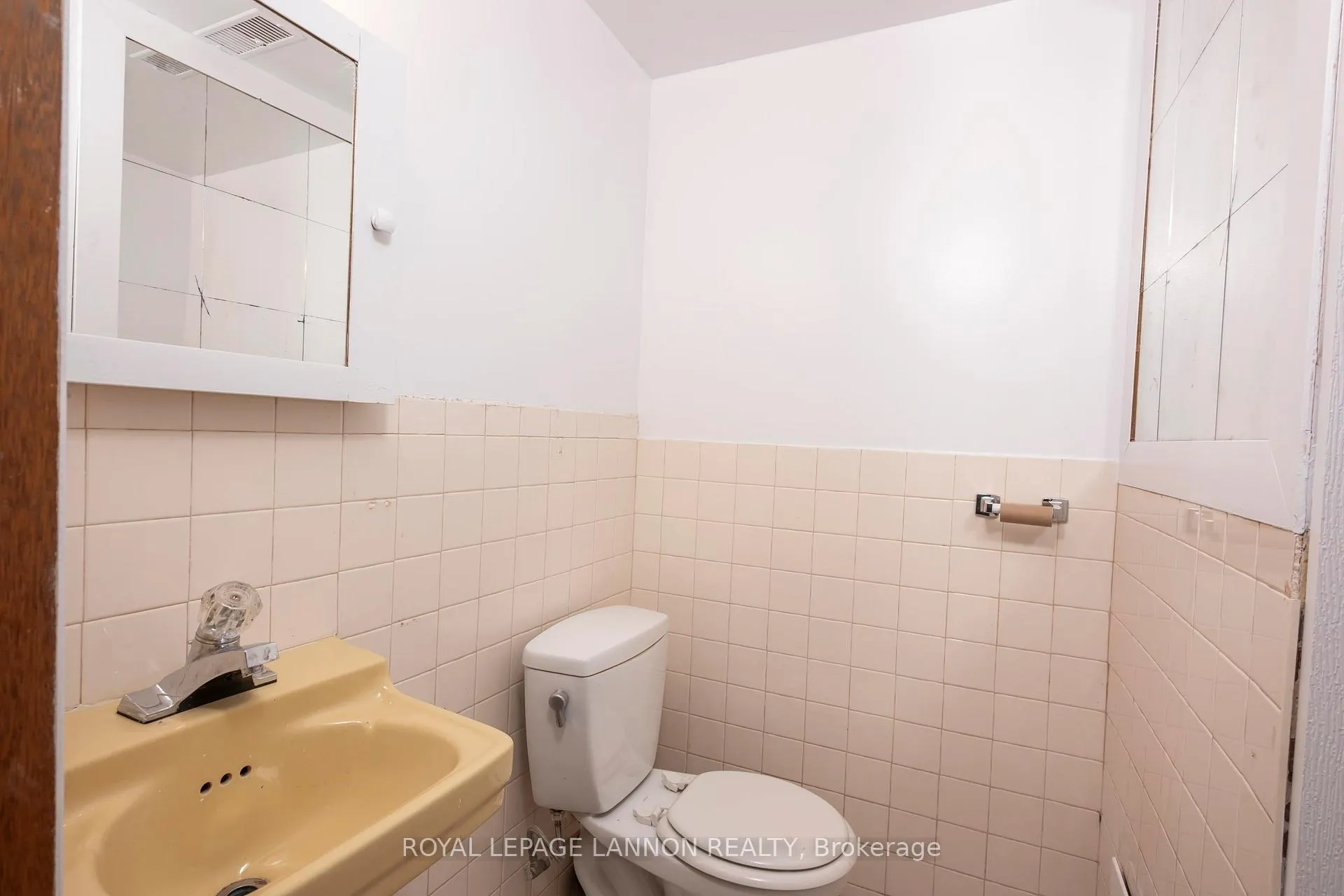 Photo 25 of 103 Elron Cres, Thunder Bay, College Park — HOMEH