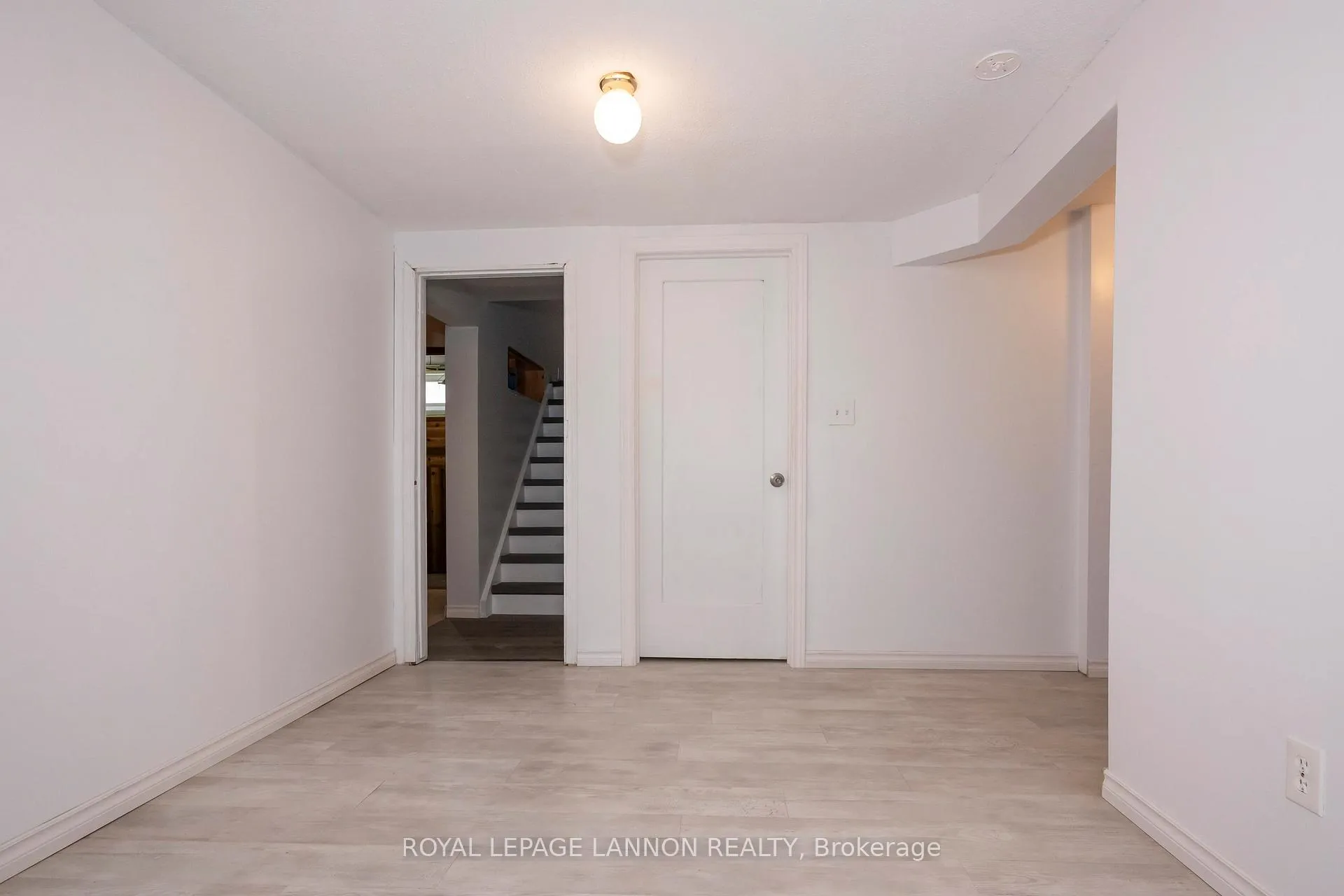 Photo 27 of 103 Elron Cres, Thunder Bay, College Park — HOMEH