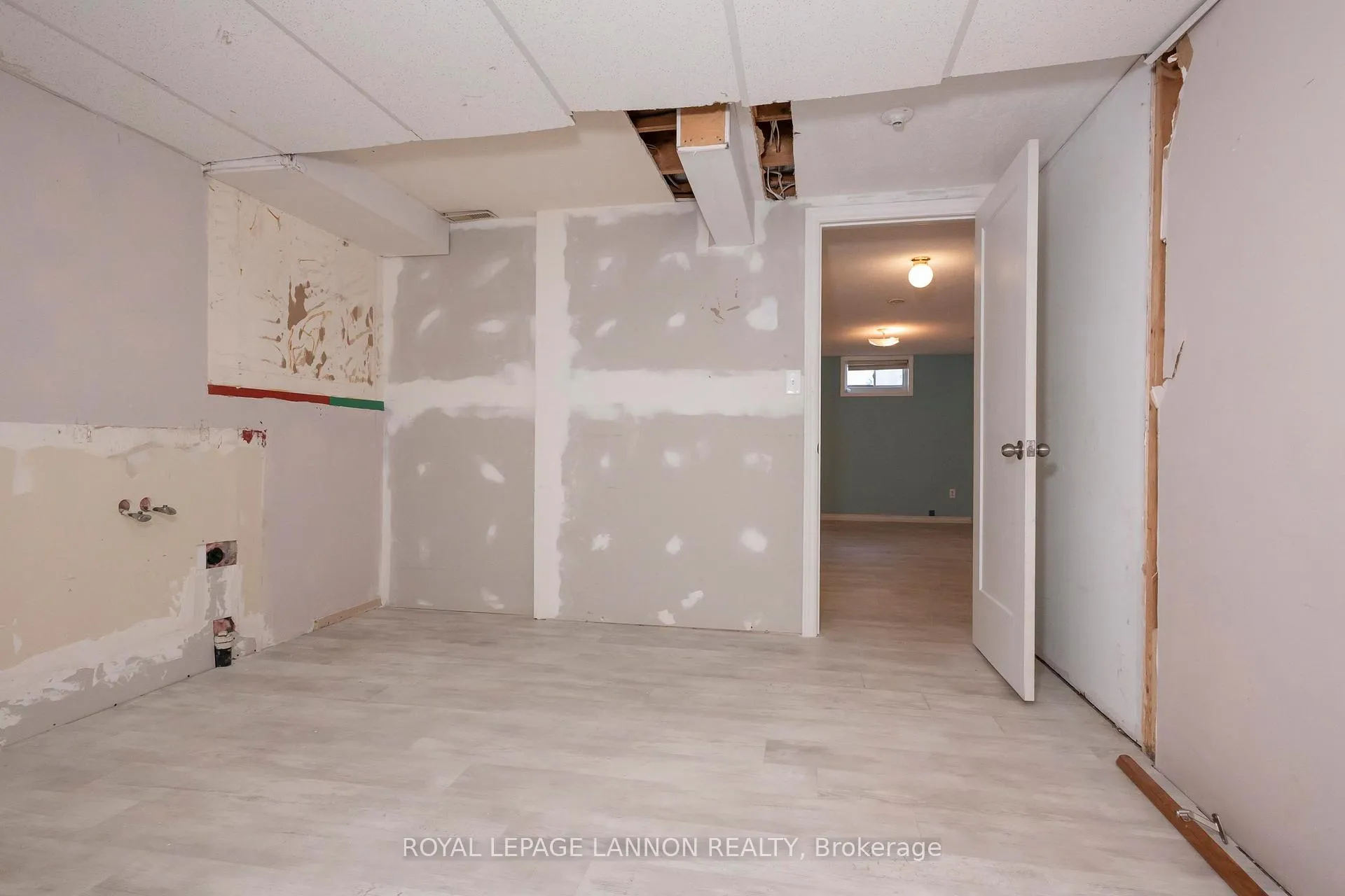 Photo 32 of 103 Elron Cres, Thunder Bay, College Park — HOMEH