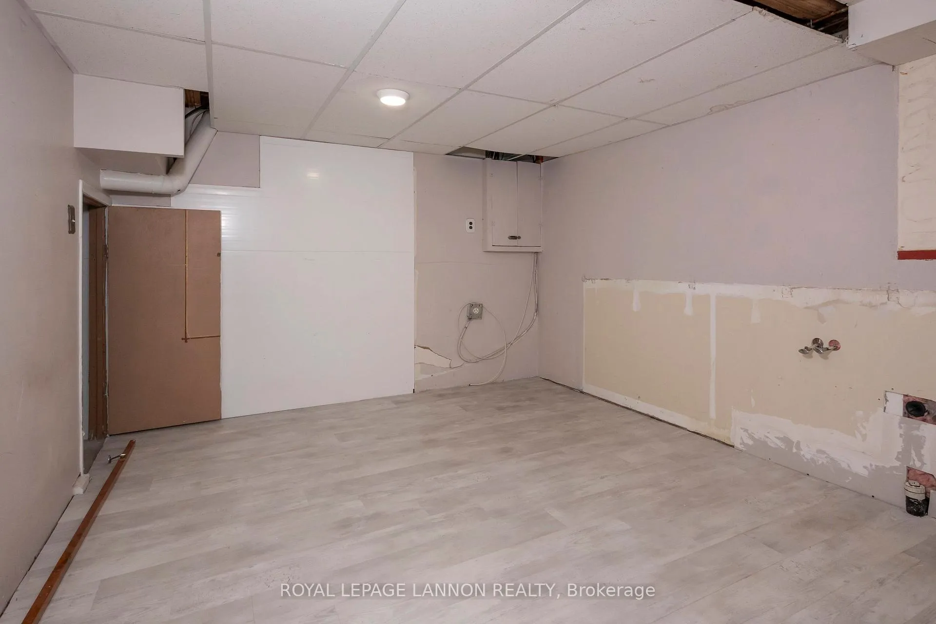 Photo 33 of 103 Elron Cres, Thunder Bay, College Park — HOMEH