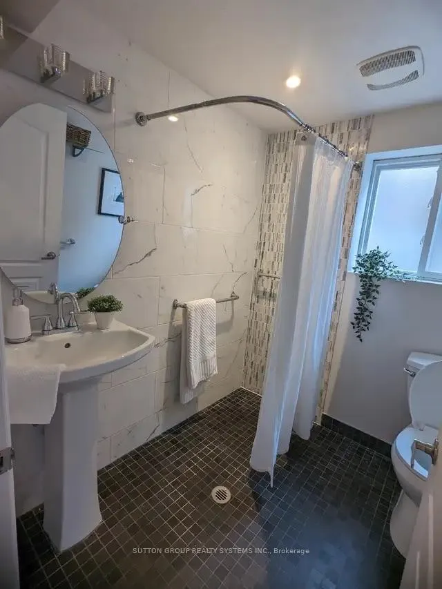 Photo 4 of Unit 2, 465 Ashdale Avenue, Toronto, Greenwood-Coxwell — HOMEH