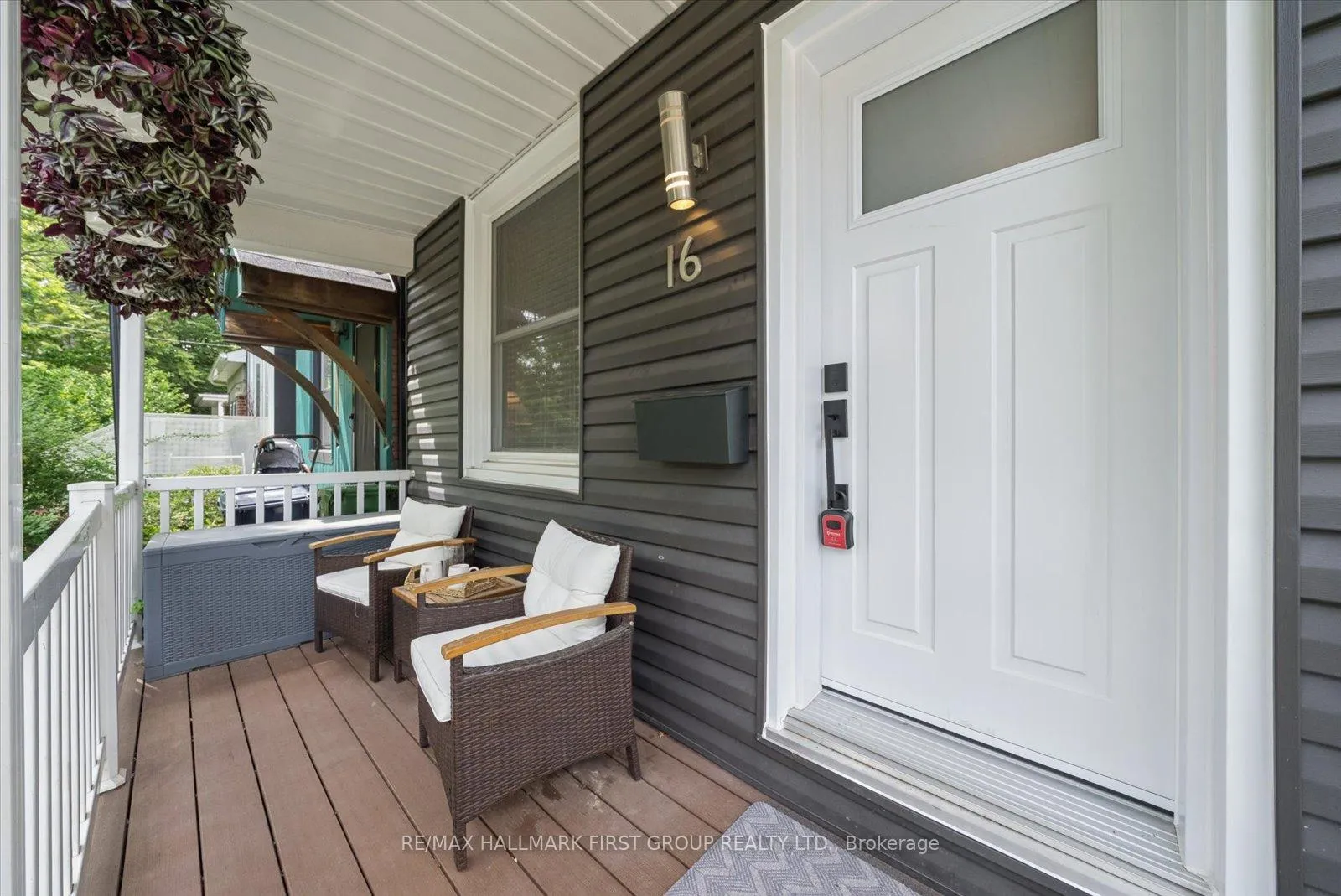 Photo 4 of 16 Cassels Avenue, Toronto, East End-Danforth — HOMEH