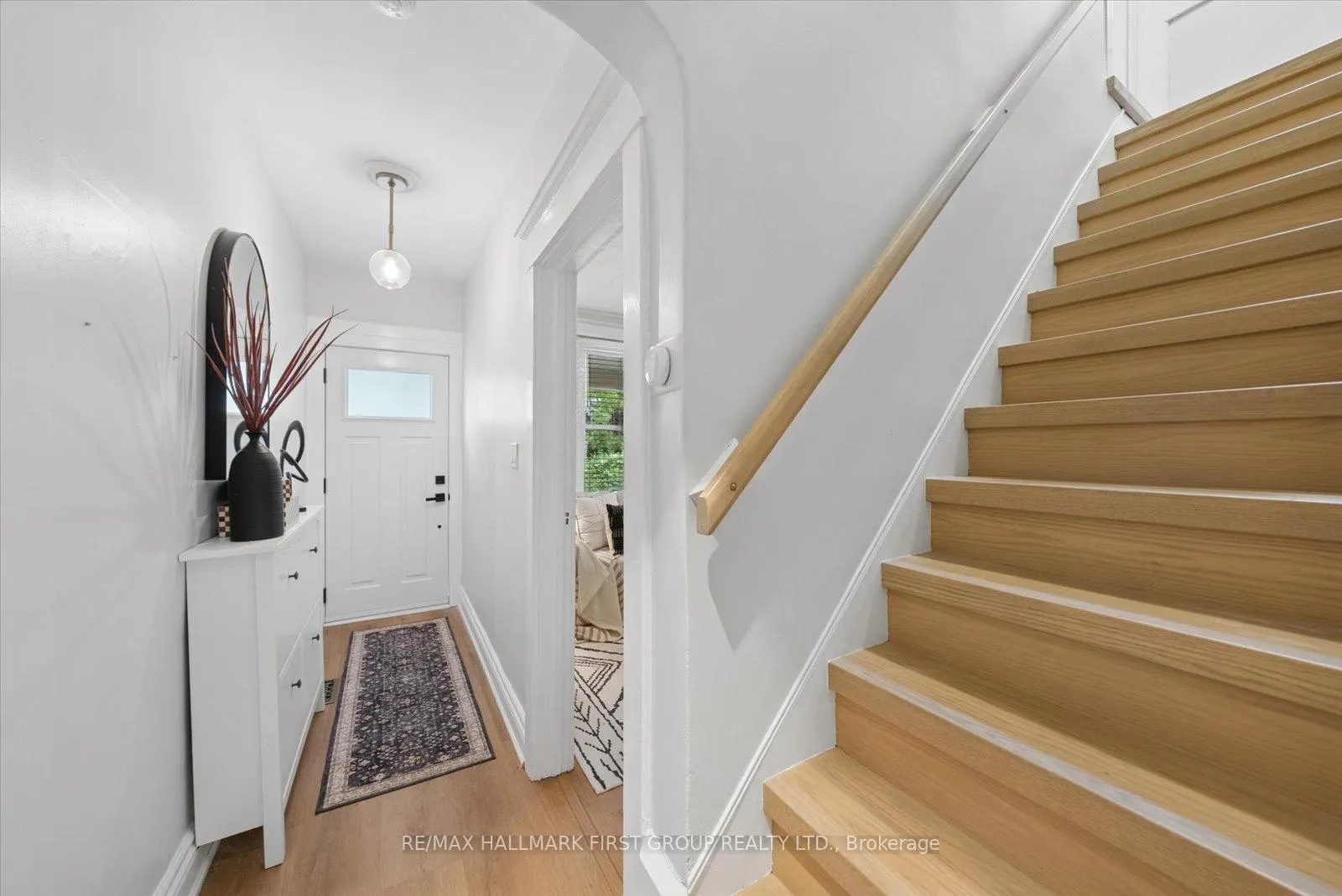 Photo 5 of 16 Cassels Avenue, Toronto, East End-Danforth — HOMEH