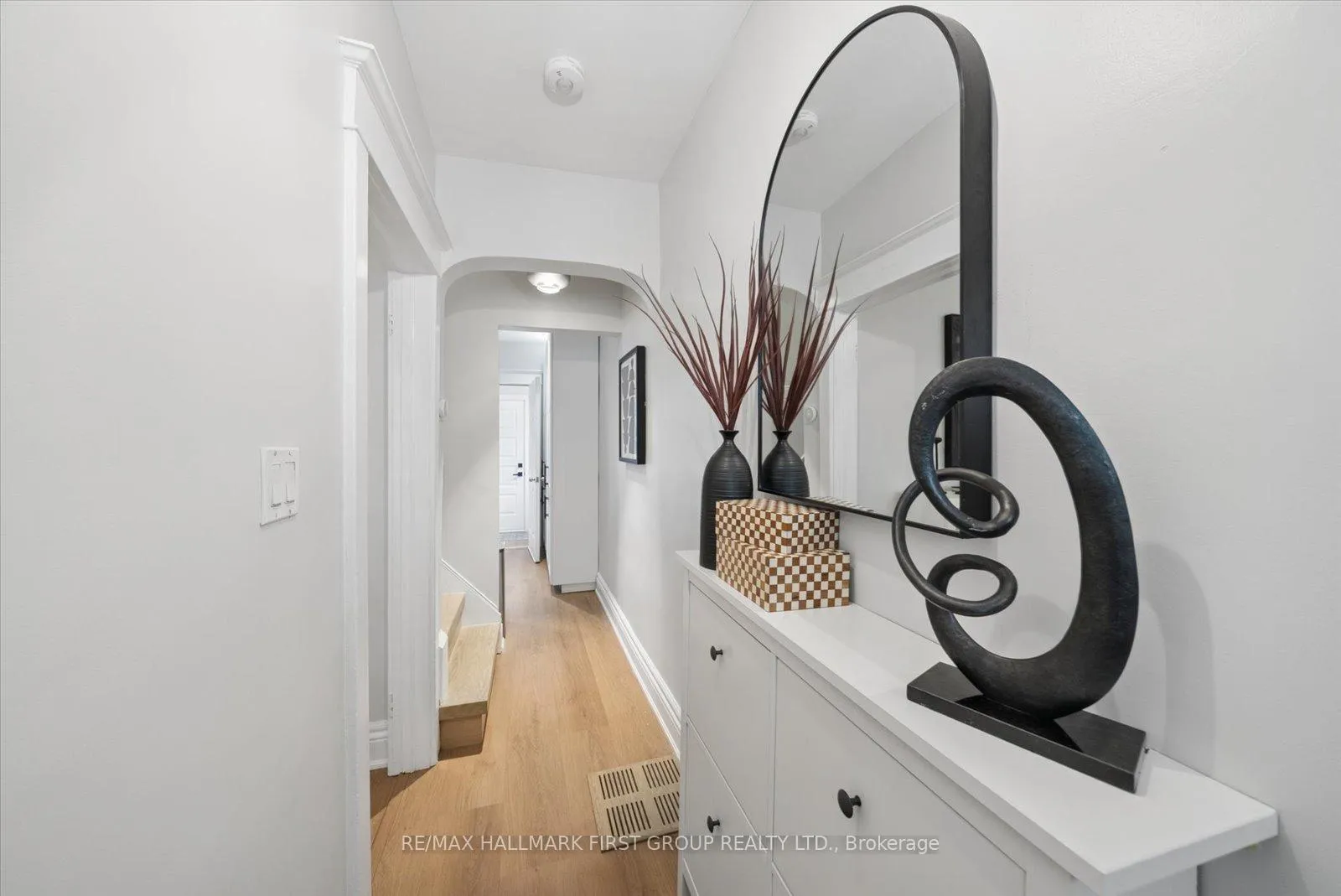 Photo 6 of 16 Cassels Avenue, Toronto, East End-Danforth — HOMEH