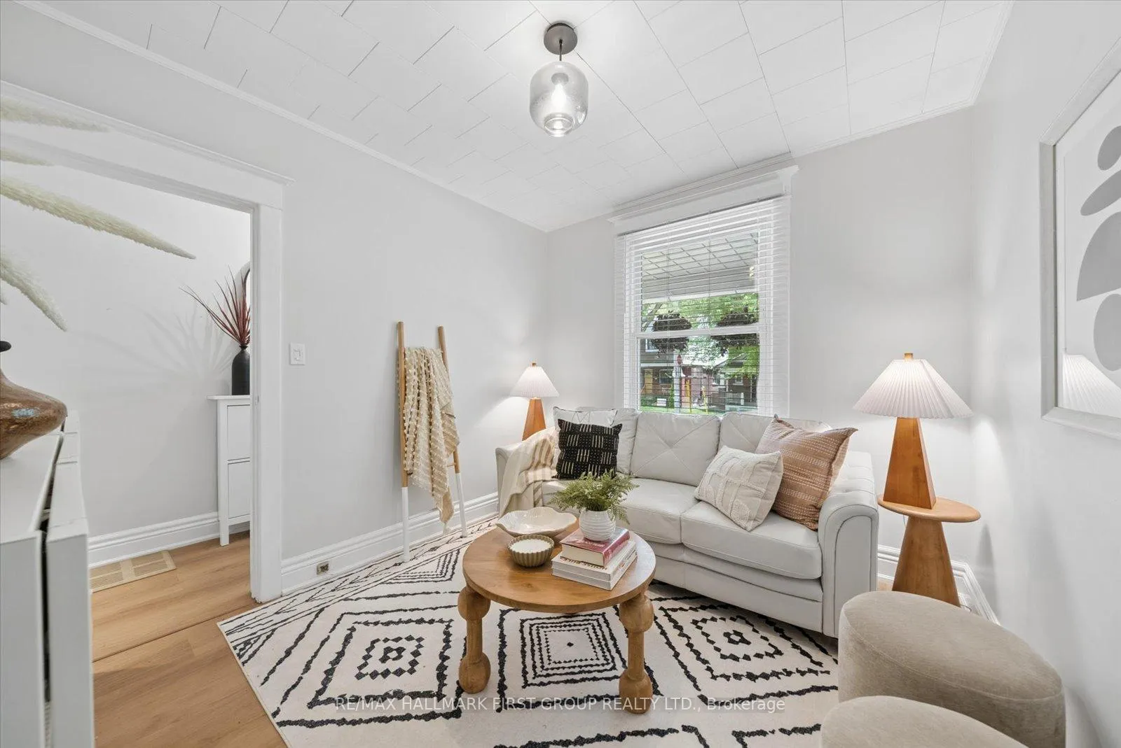 Photo 7 of 16 Cassels Avenue, Toronto, East End-Danforth — HOMEH