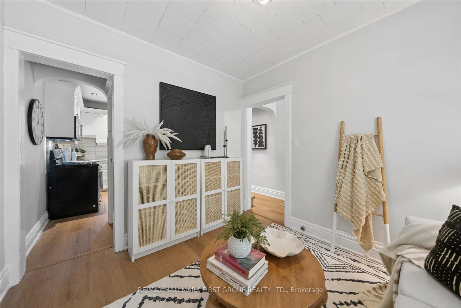 Photo 8 of 16 Cassels Avenue, Toronto, East End-Danforth — HOMEH